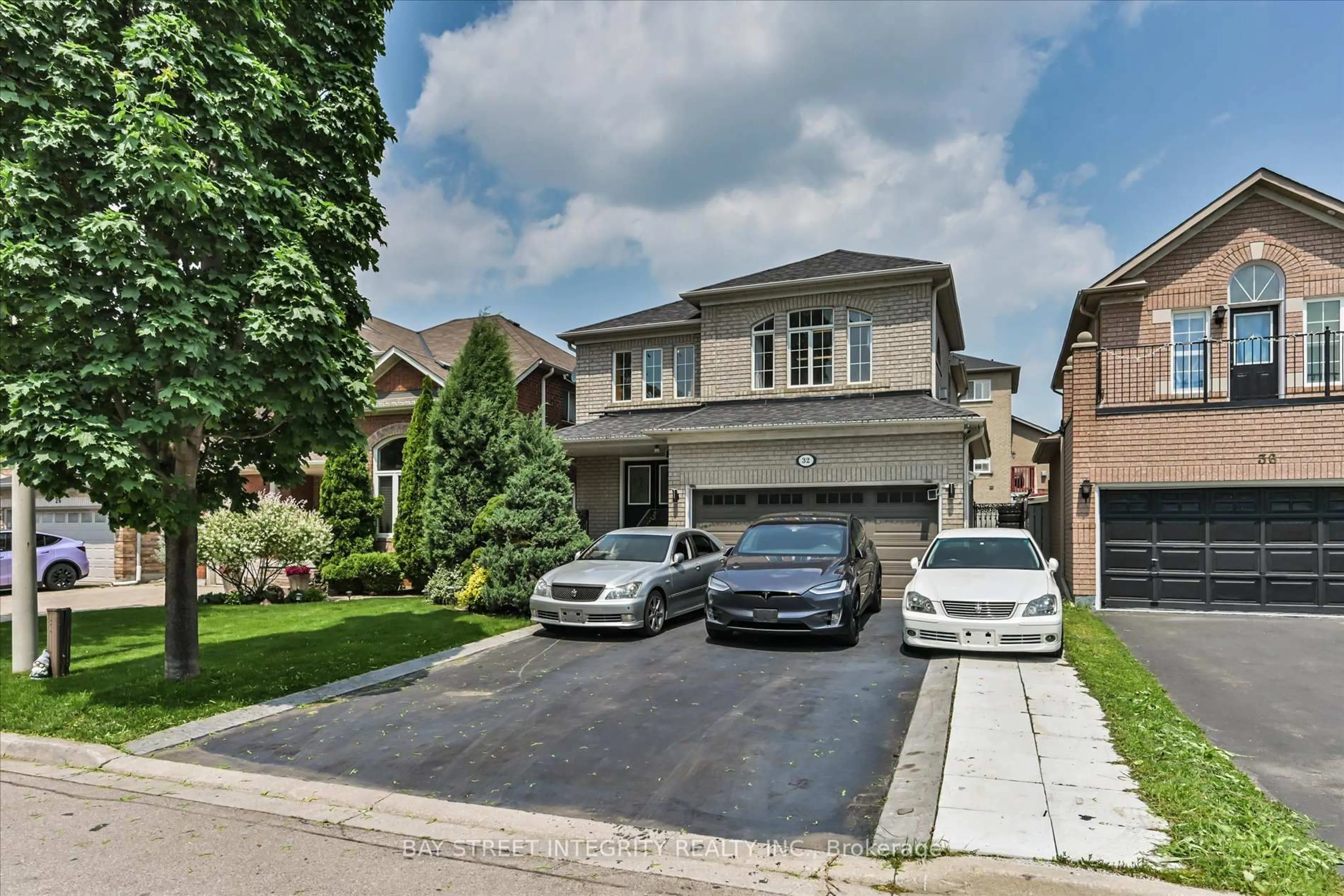Home with brick exterior material, street for 32 Sail Cres, Vaughan Ontario L6A 2Z2