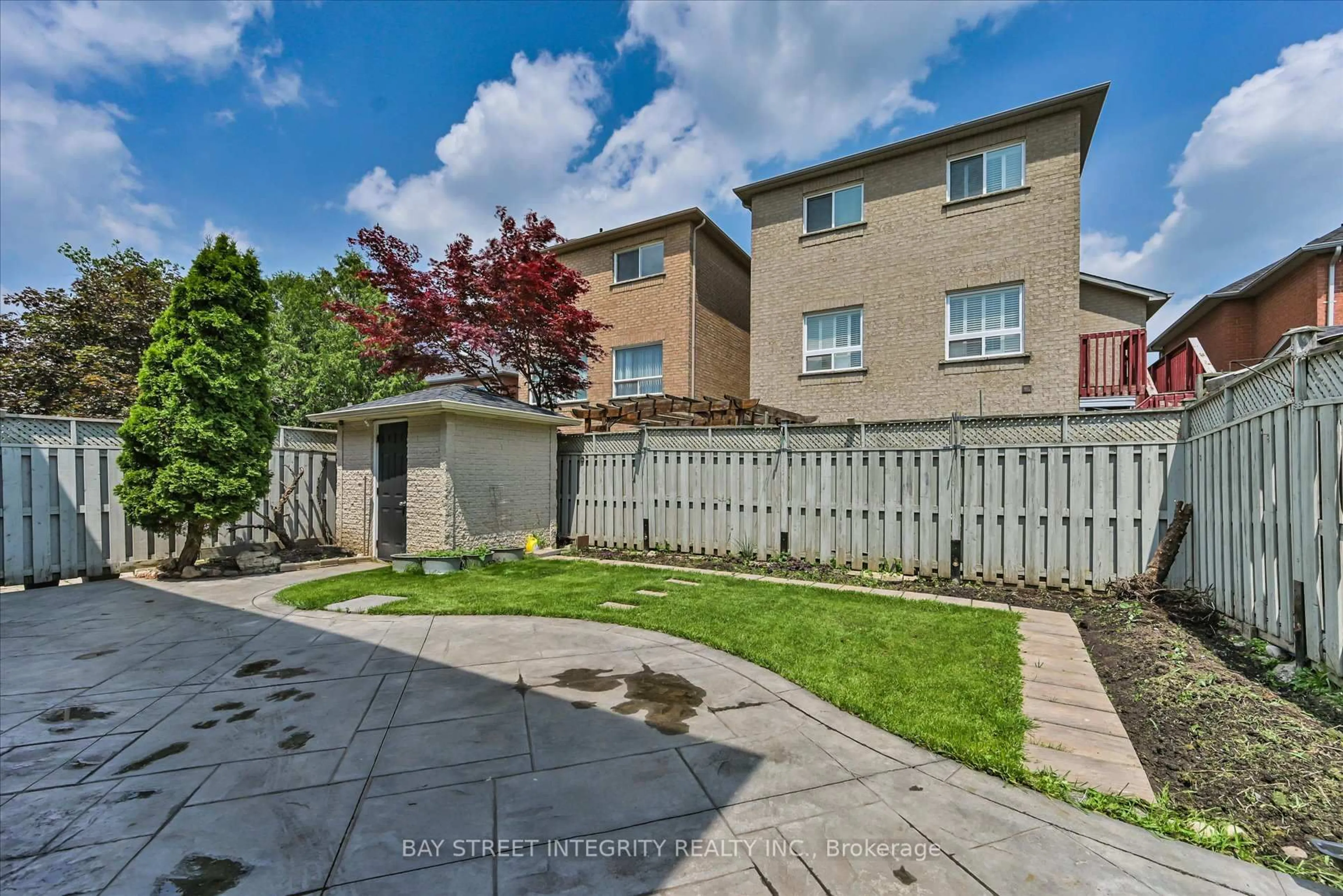 Unknown for 32 Sail Cres, Vaughan Ontario L6A 2Z2