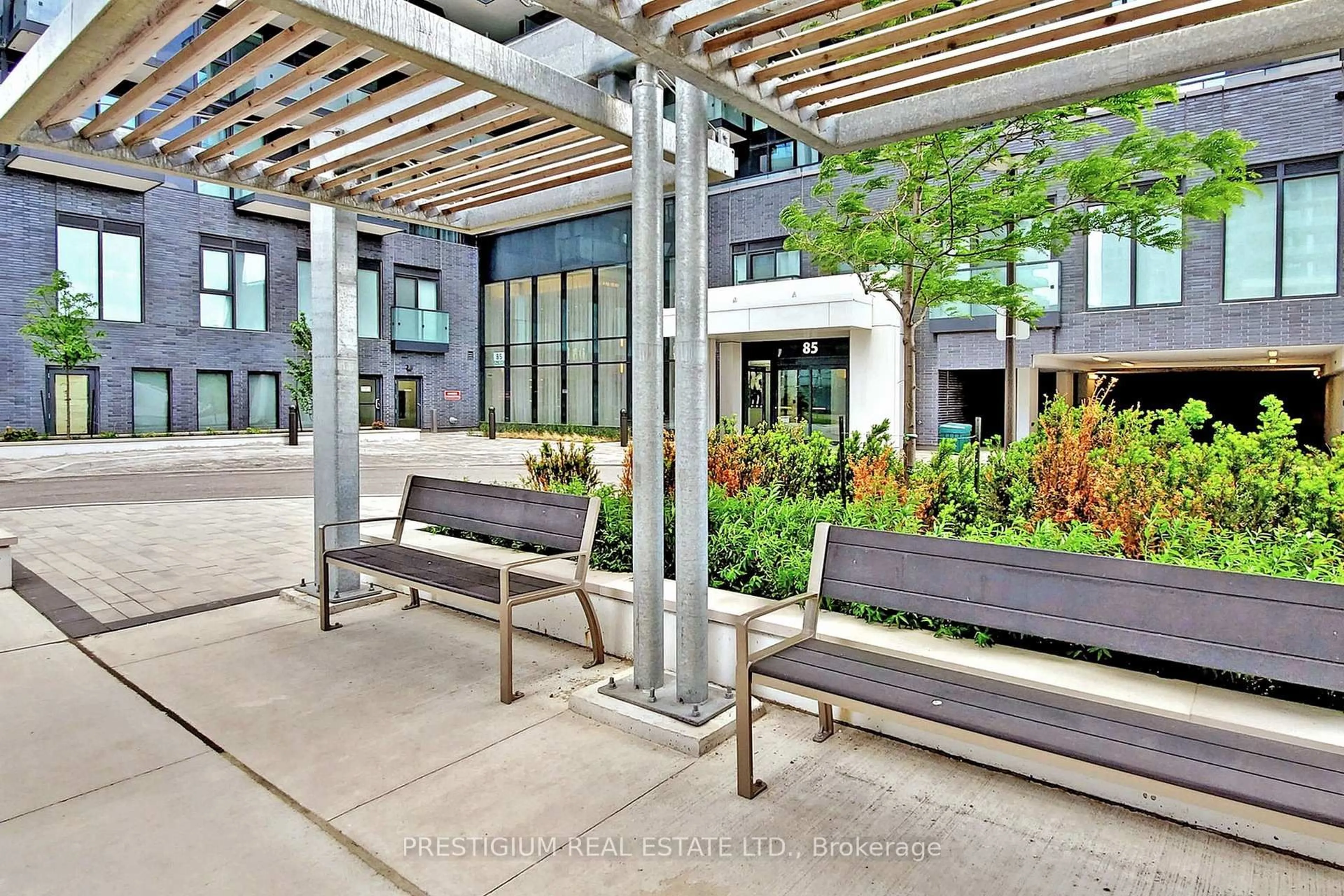 Patio, street for 85 ONEIDA Cres #515, Richmond Hill Ontario L4B 0H4