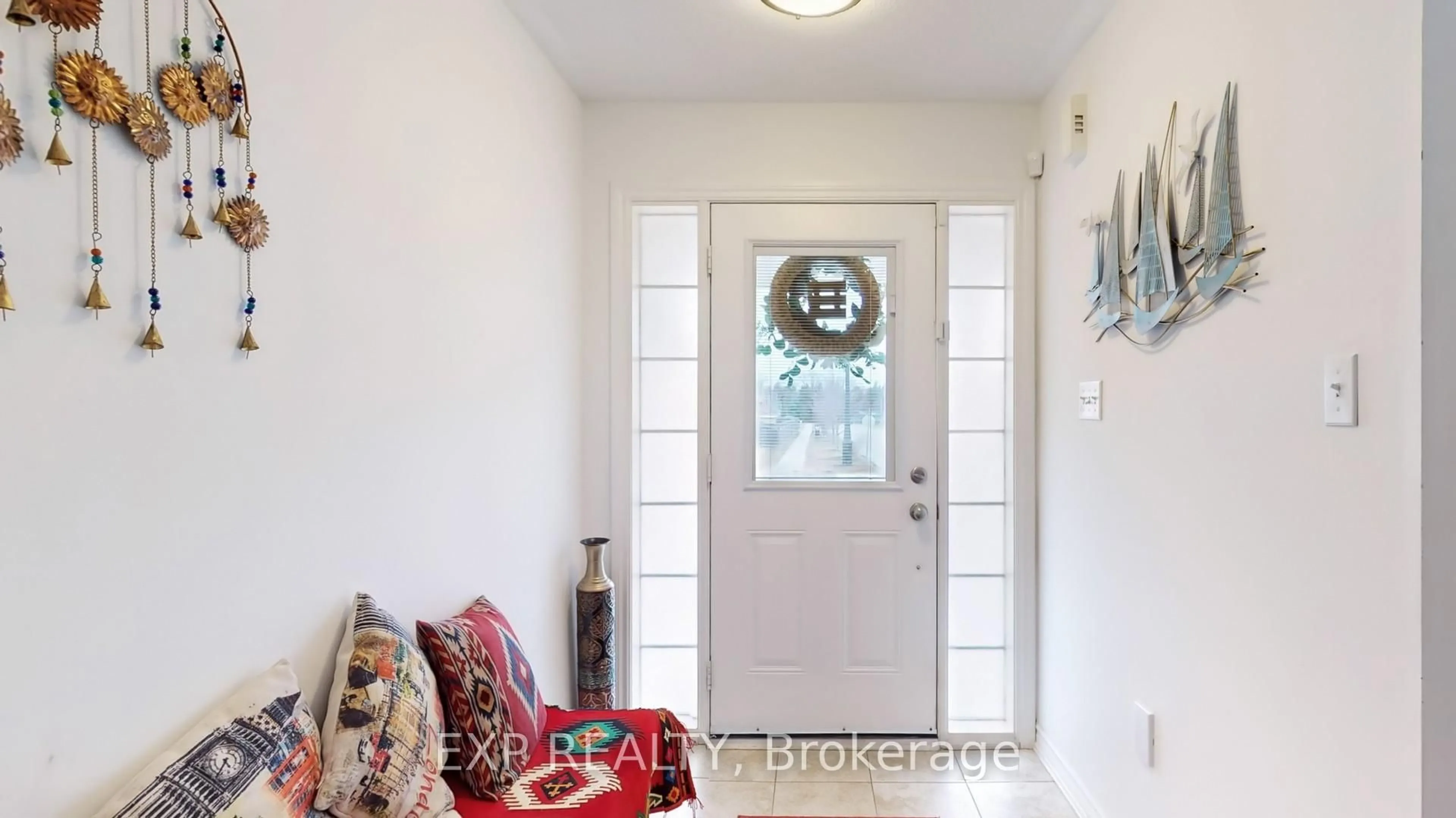 Indoor entryway for 136 Donald Stewart Cres, East Gwillimbury Ontario L0G 1M0