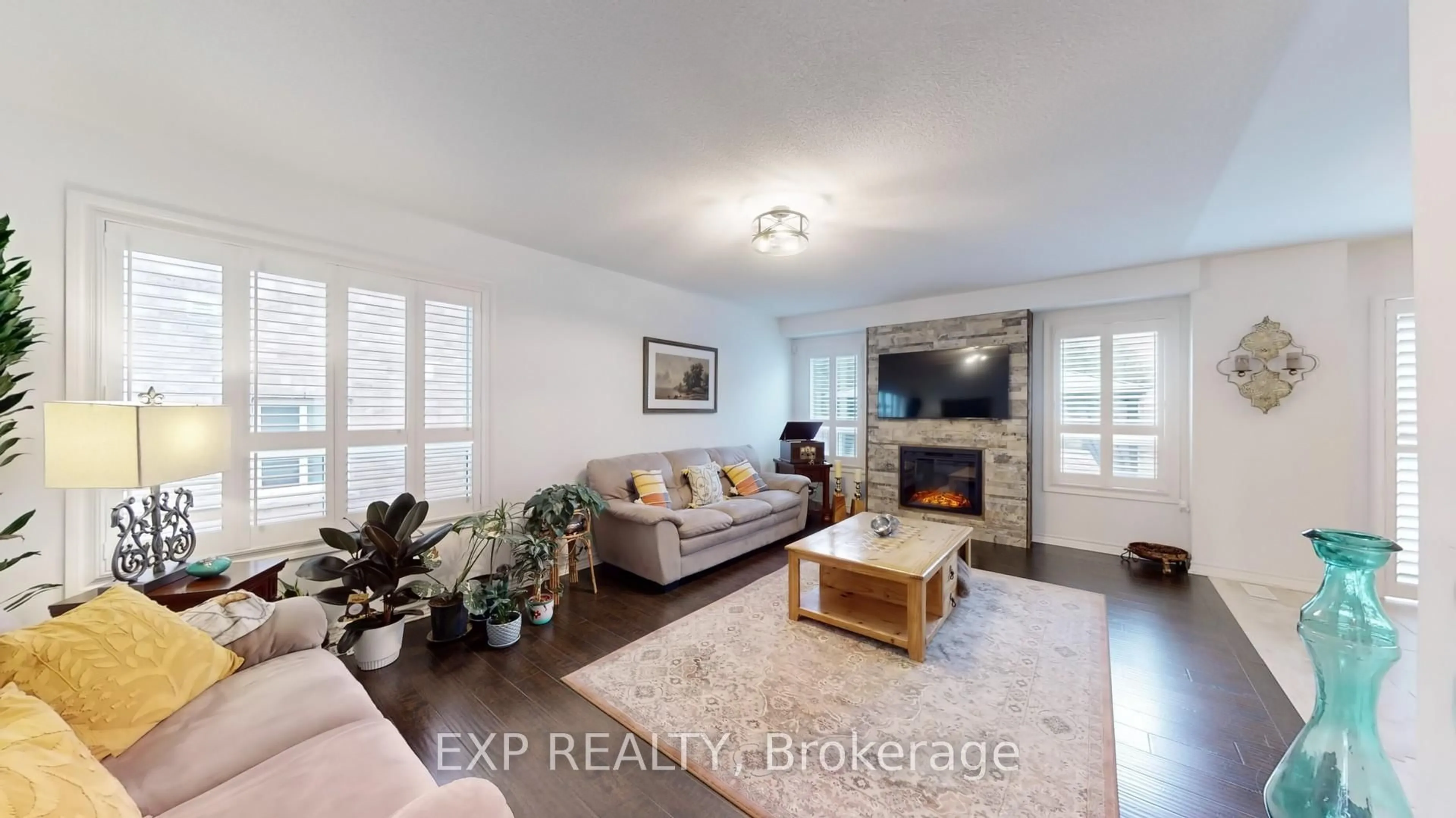 Living room with furniture, unknown for 136 Donald Stewart Cres, East Gwillimbury Ontario L0G 1M0