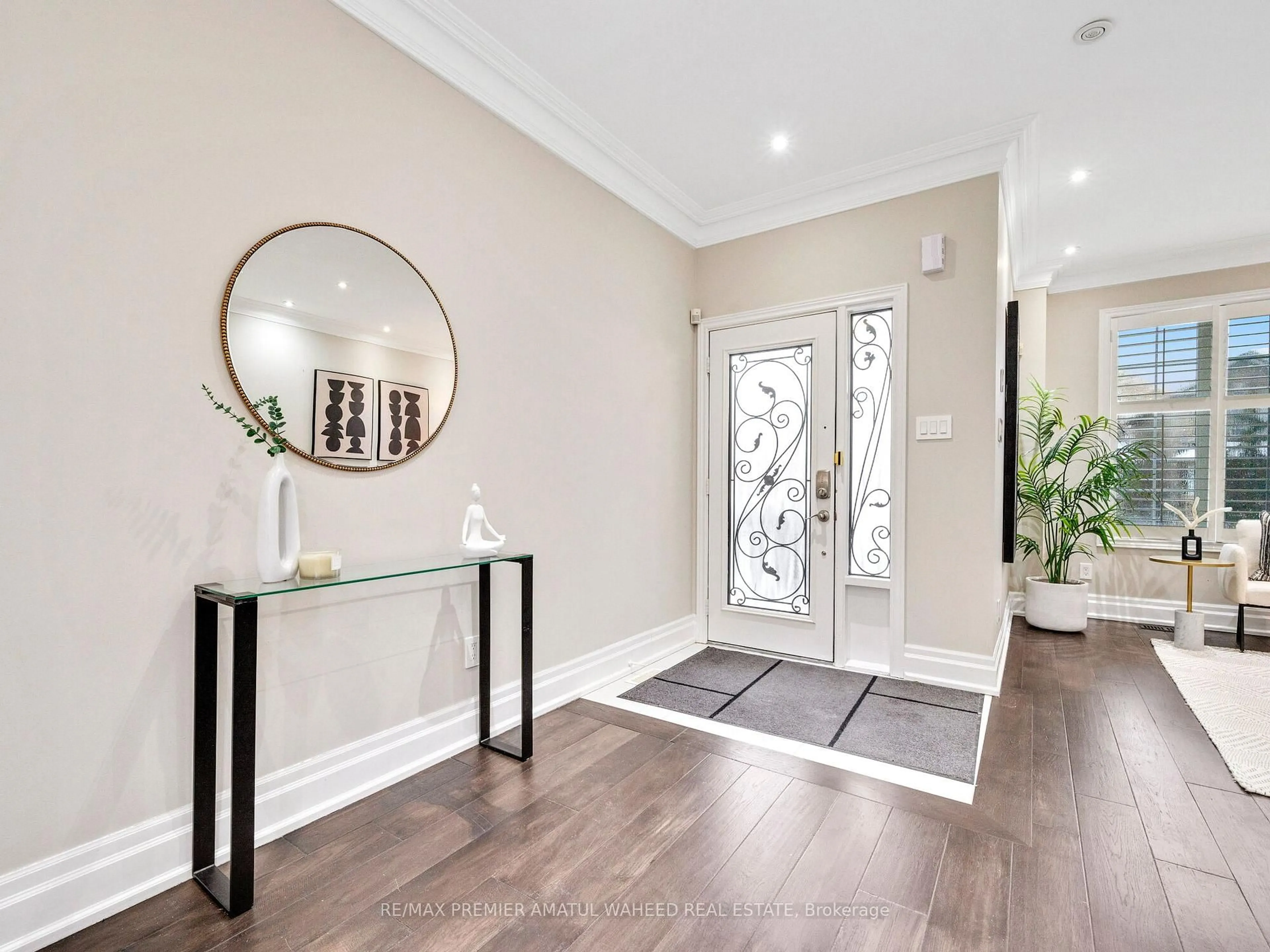 Indoor entryway for 236 Vellore Woods Blvd, Vaughan Ontario L4H 1Y5
