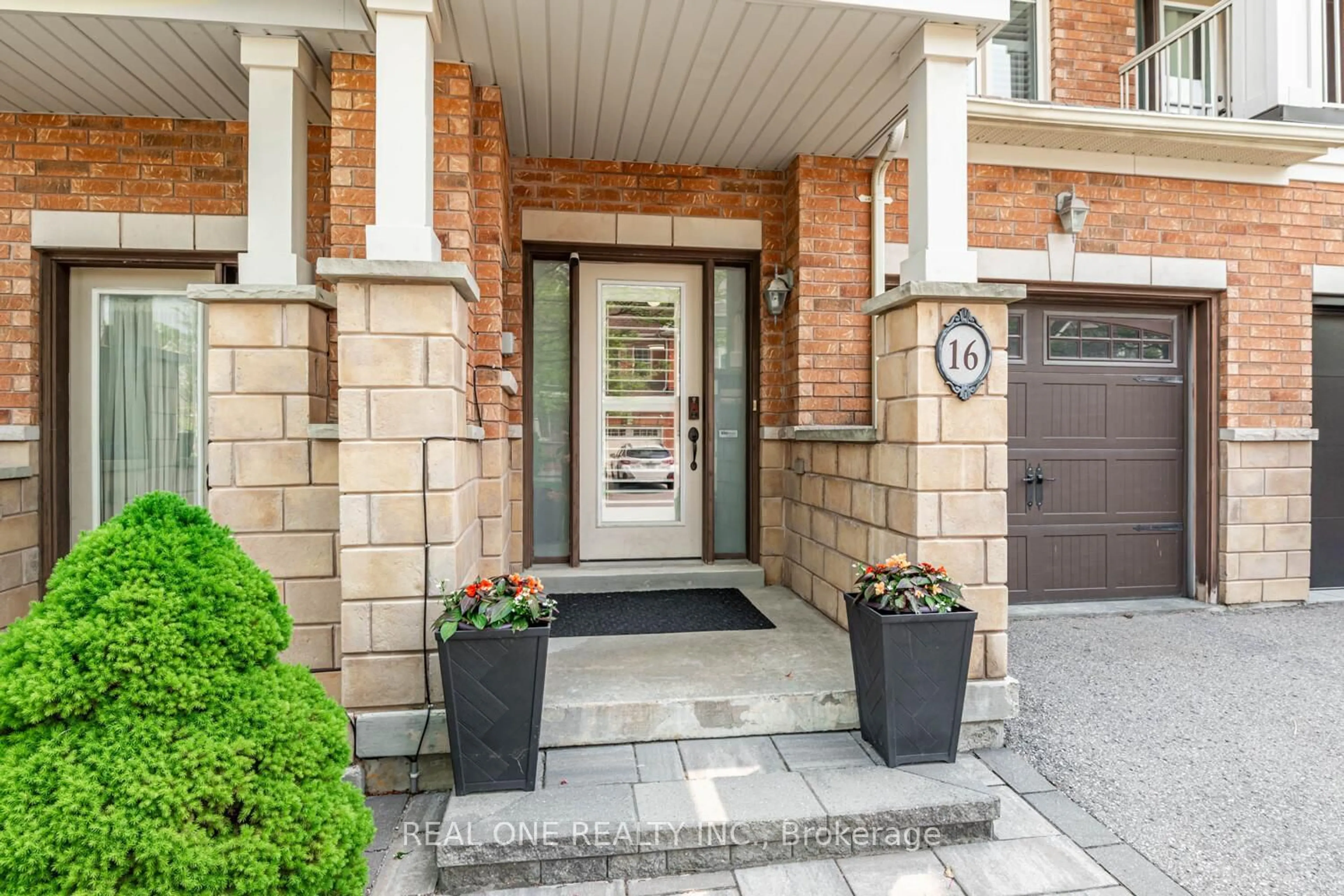 Indoor entryway for 16 Bearings Ave, Whitchurch-Stouffville Ontario L4A 0W6