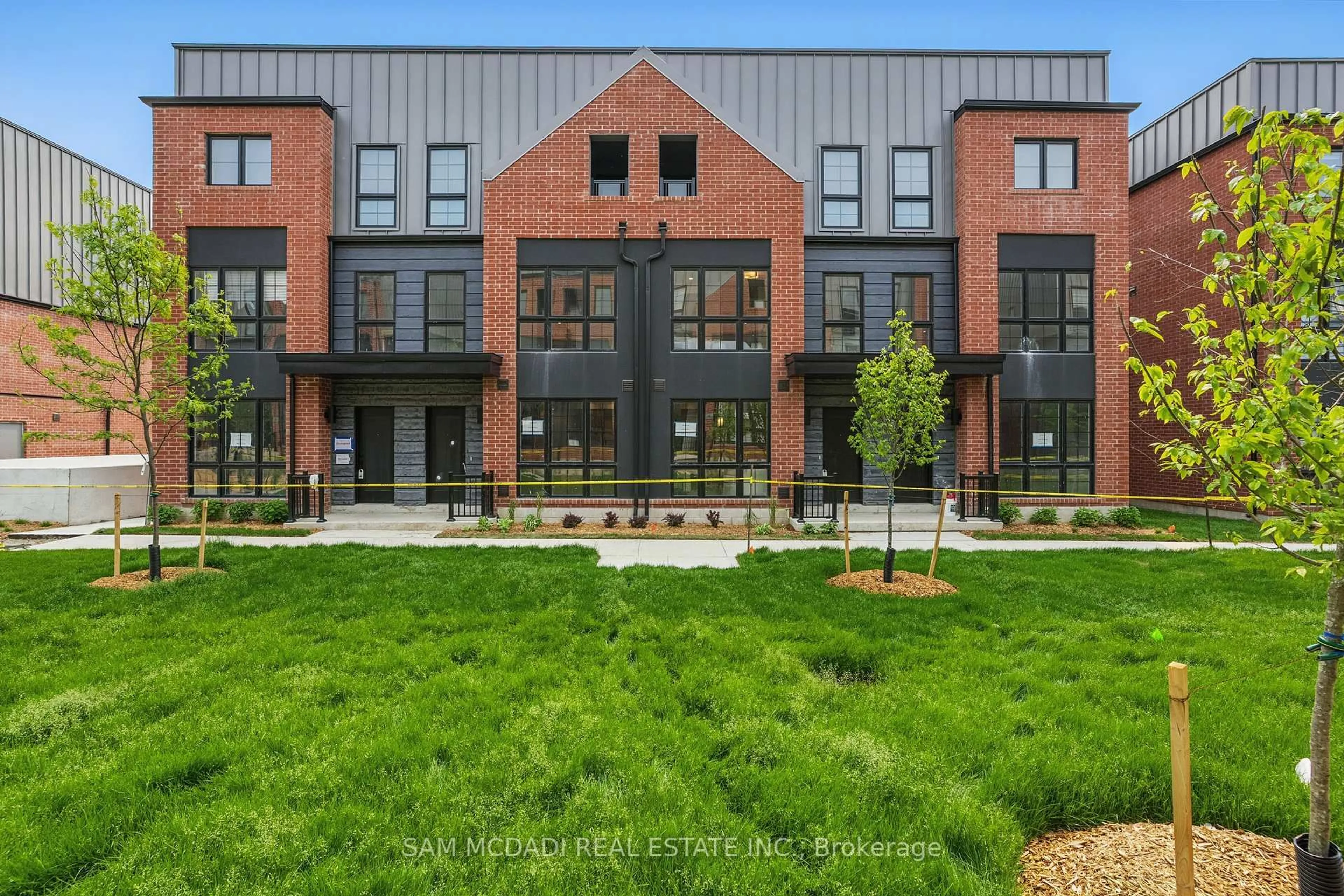 Home with brick exterior material, building for 33 Burleigh Mews, Vaughan Ontario L4J 8A2