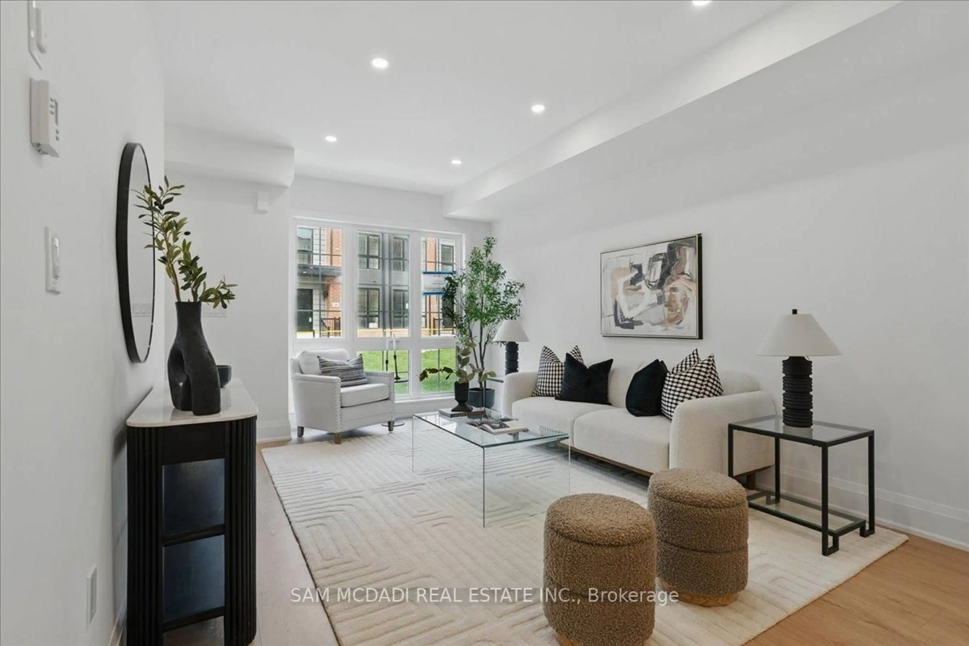 Living room with furniture, unknown for 33 Burleigh Mews, Vaughan Ontario L4J 8A2