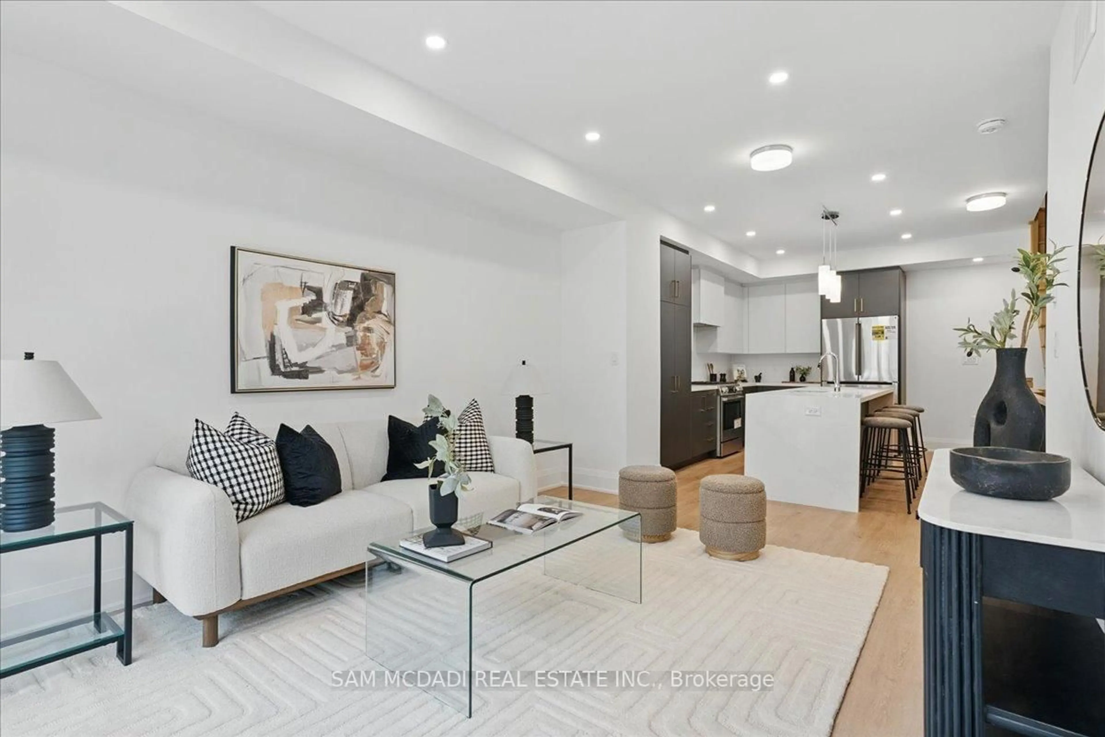 Unknown for 33 Burleigh Mews, Vaughan Ontario L4J 8A2