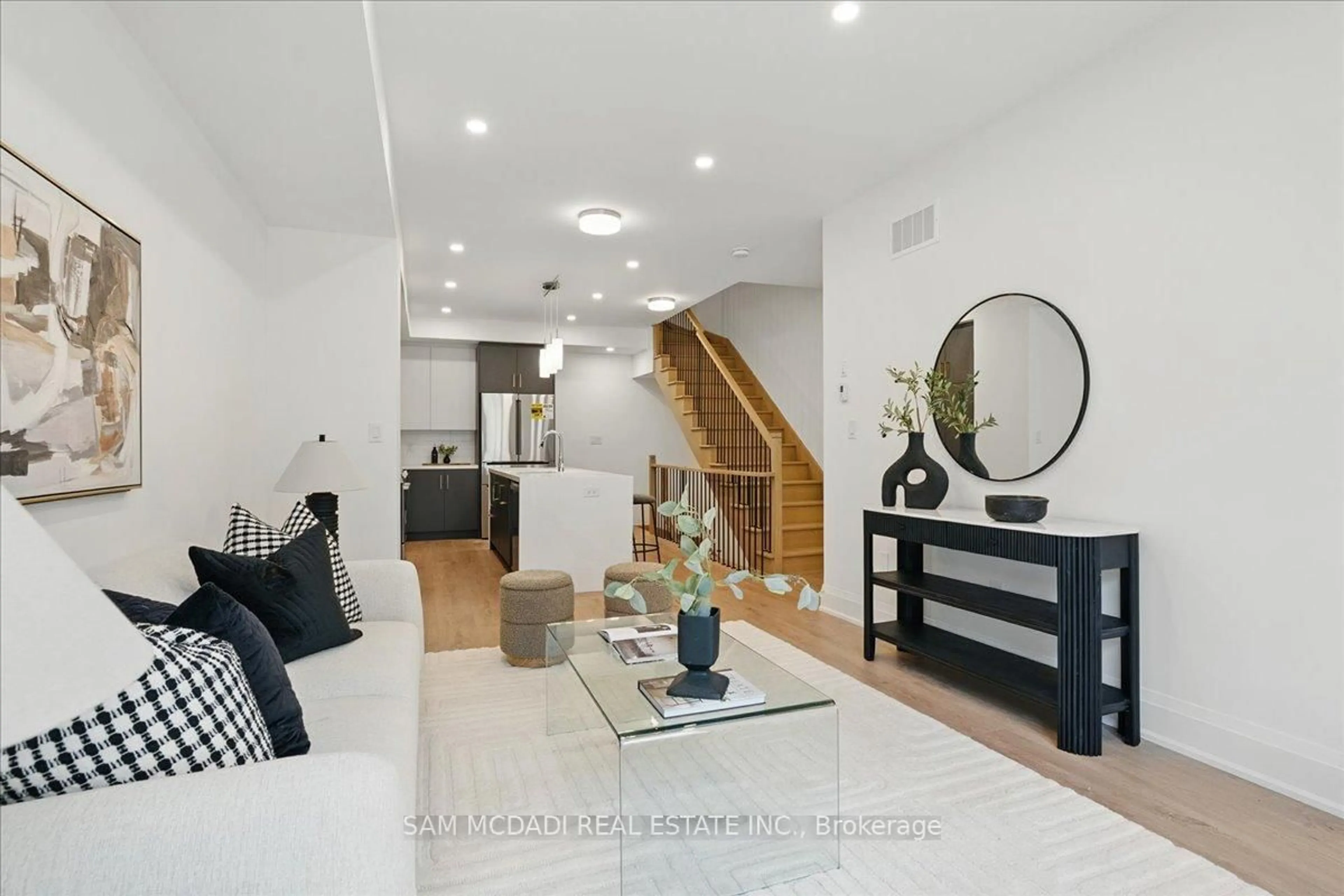 Unknown for 33 Burleigh Mews, Vaughan Ontario L4J 8A2