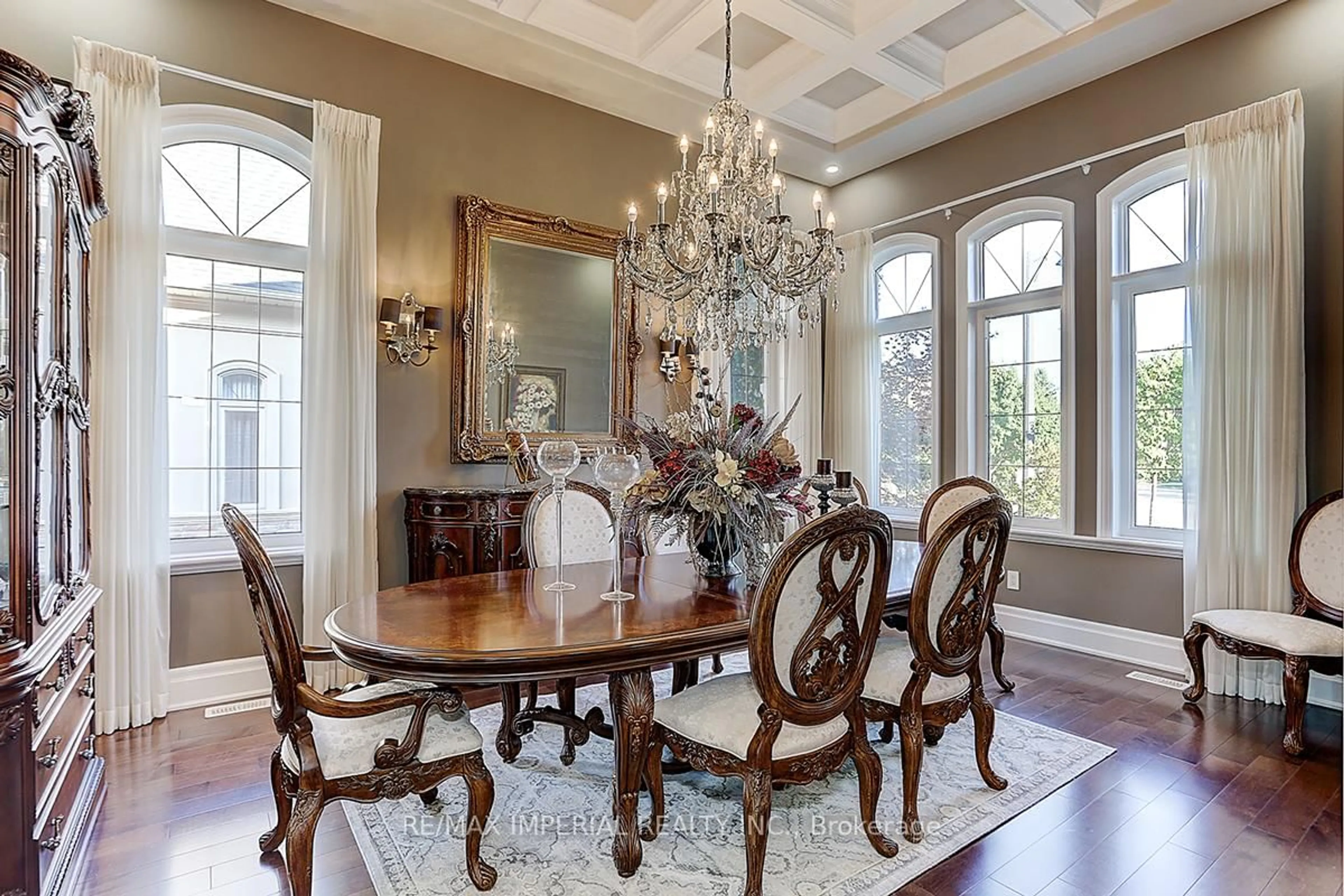 Dining room, wood/laminate floor for 39 Fiorello Crt, Vaughan Ontario L4H 0V4