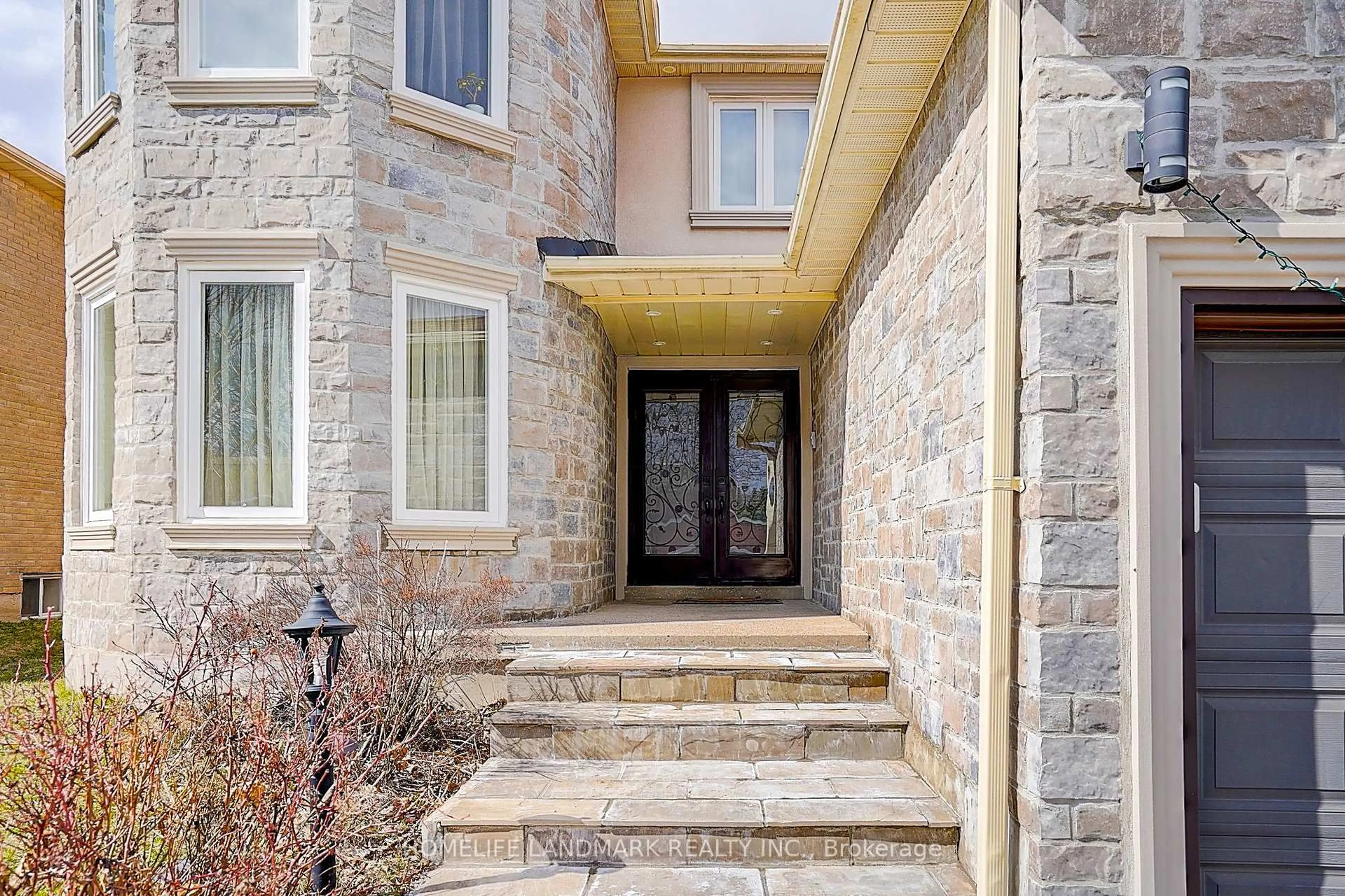 Unknown for 136 Cooperage Cres, Richmond Hill Ontario L4C 9L7