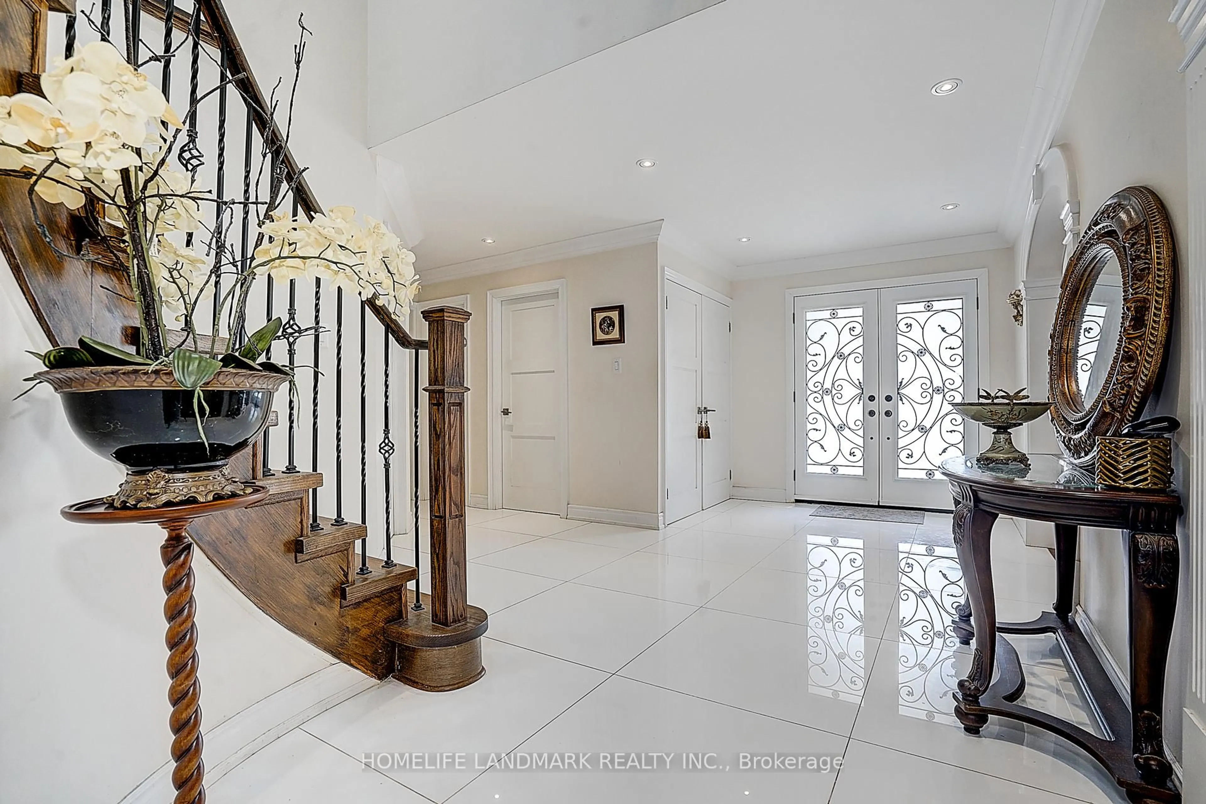 Indoor foyer for 136 Cooperage Cres, Richmond Hill Ontario L4C 9L7