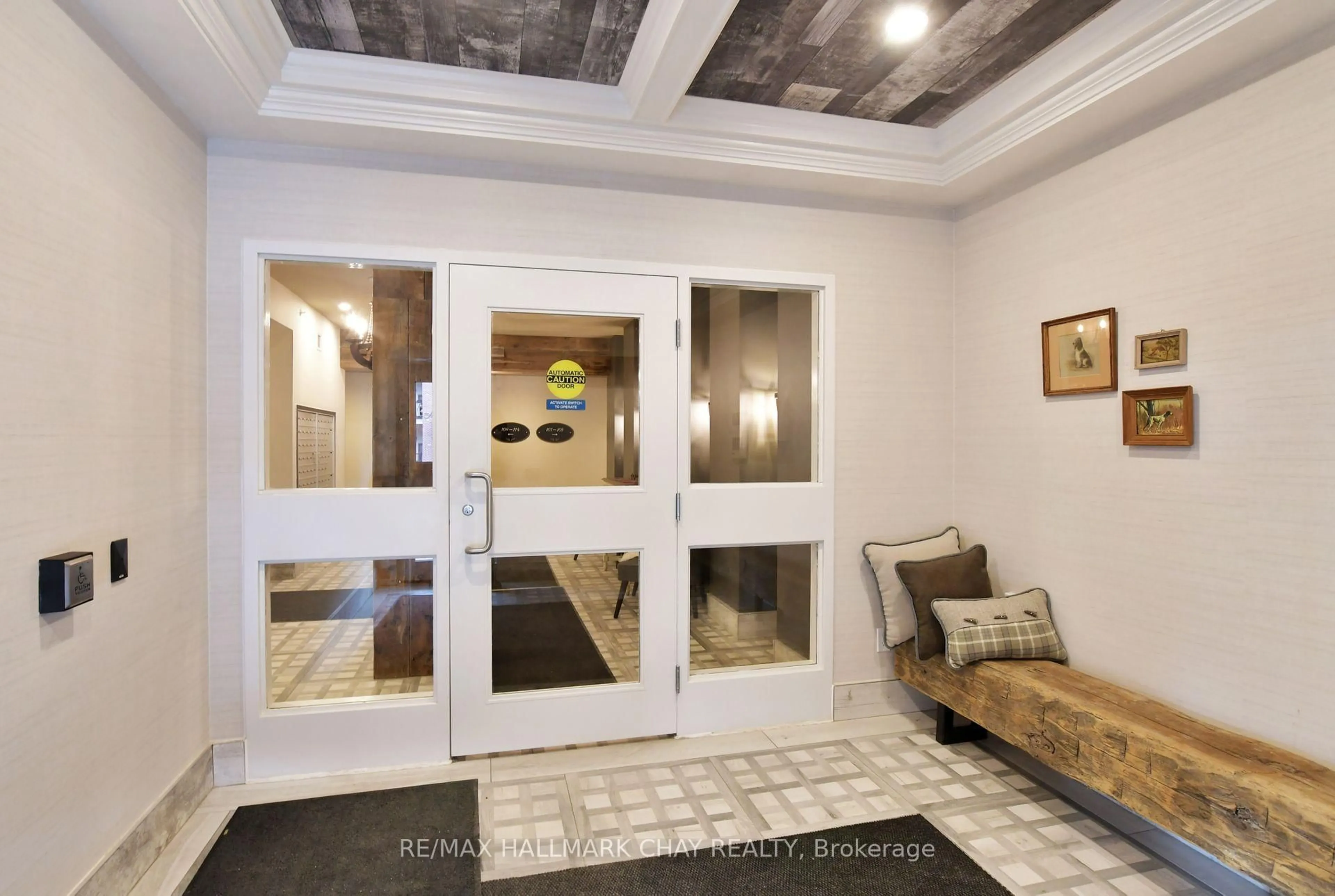 Indoor entryway for 157 Wellington St #109, New Tecumseth Ontario L9R 0R7