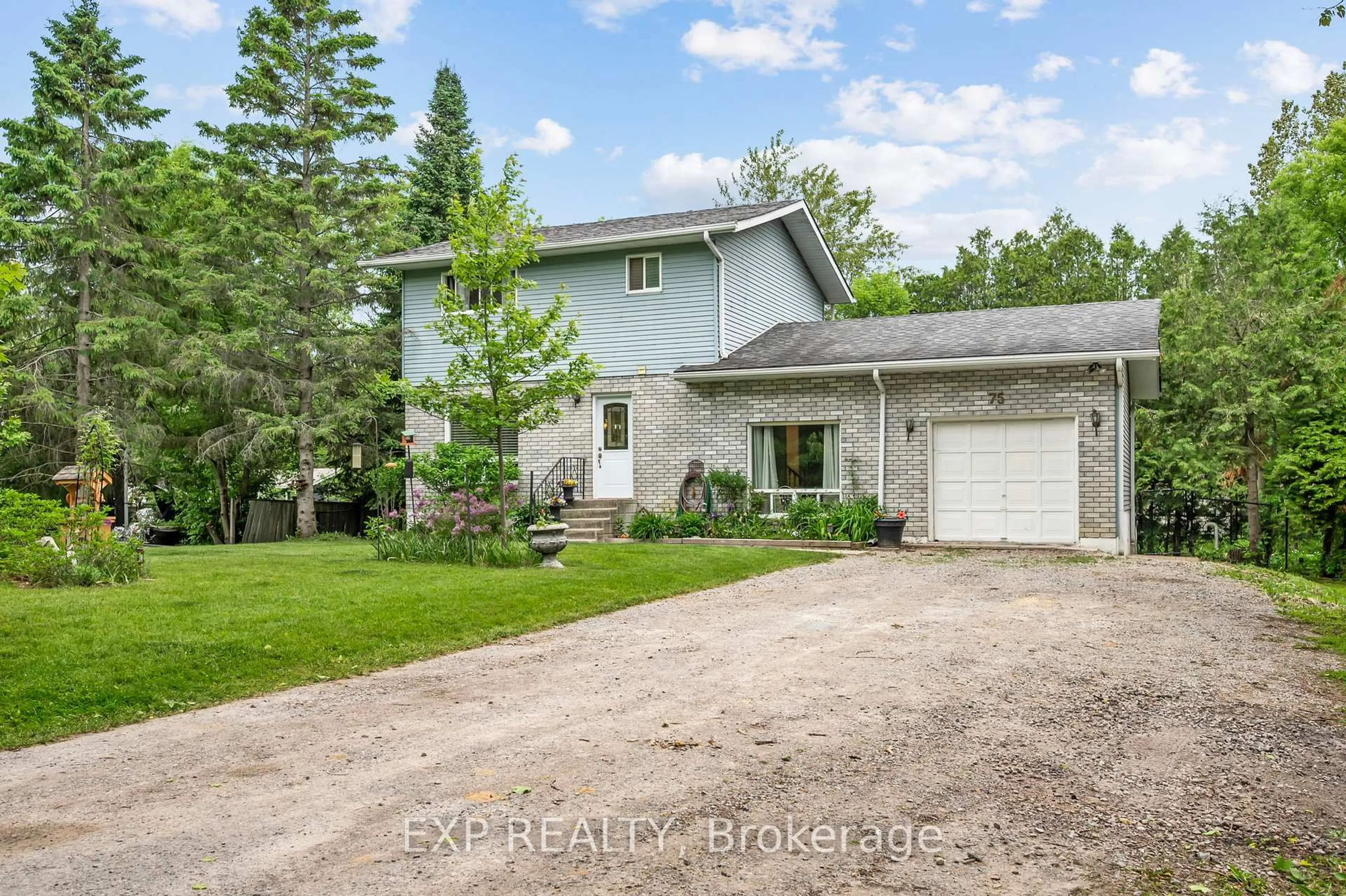 A pic from outside/outdoor area/front of a property/back of a property/a pic from drone, street for 75 Brook Cres, Georgina Ontario L0E 1N0