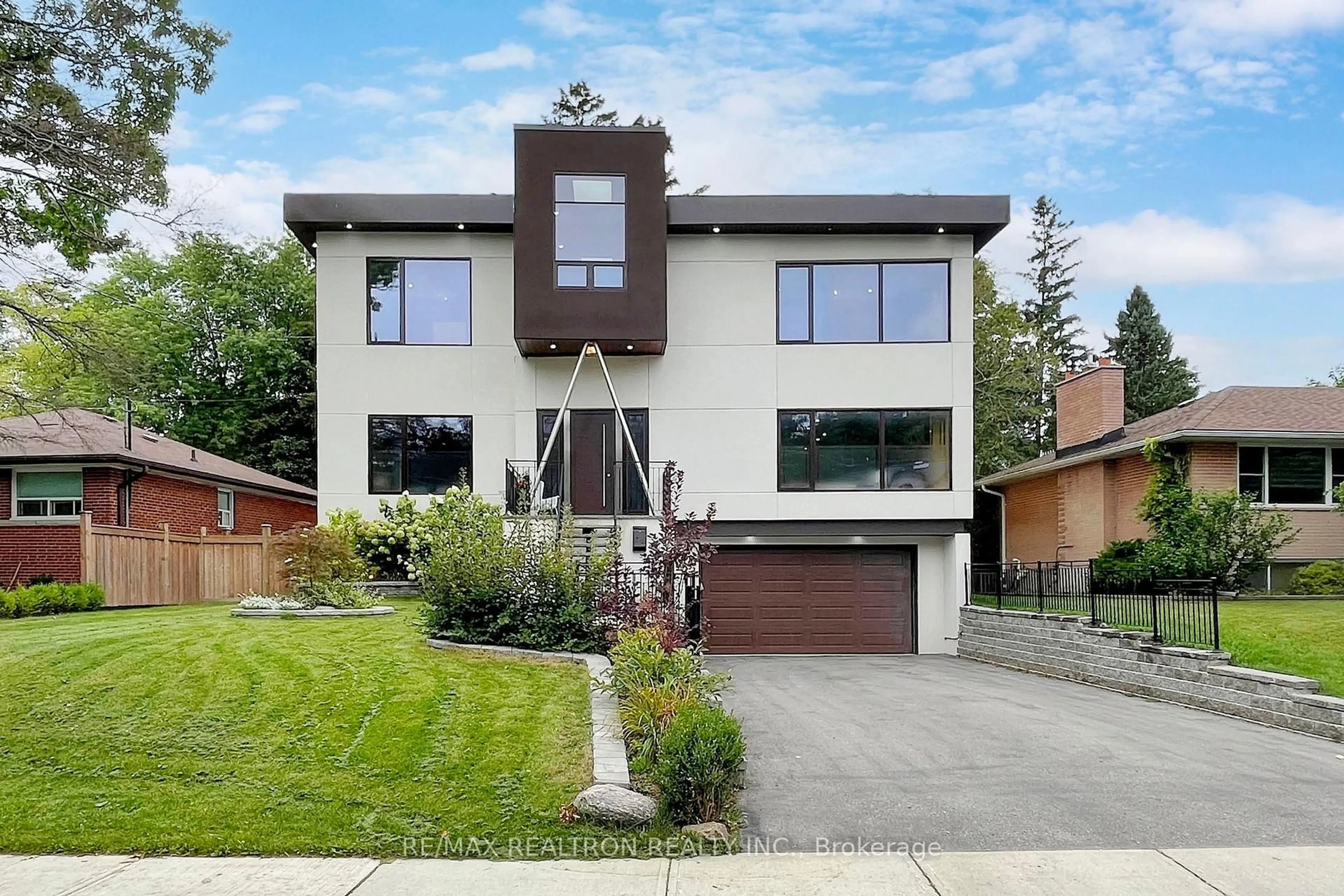 Home with brick exterior material, street for 74 Leisure Lane, Richmond Hill Ontario L4C 4X1