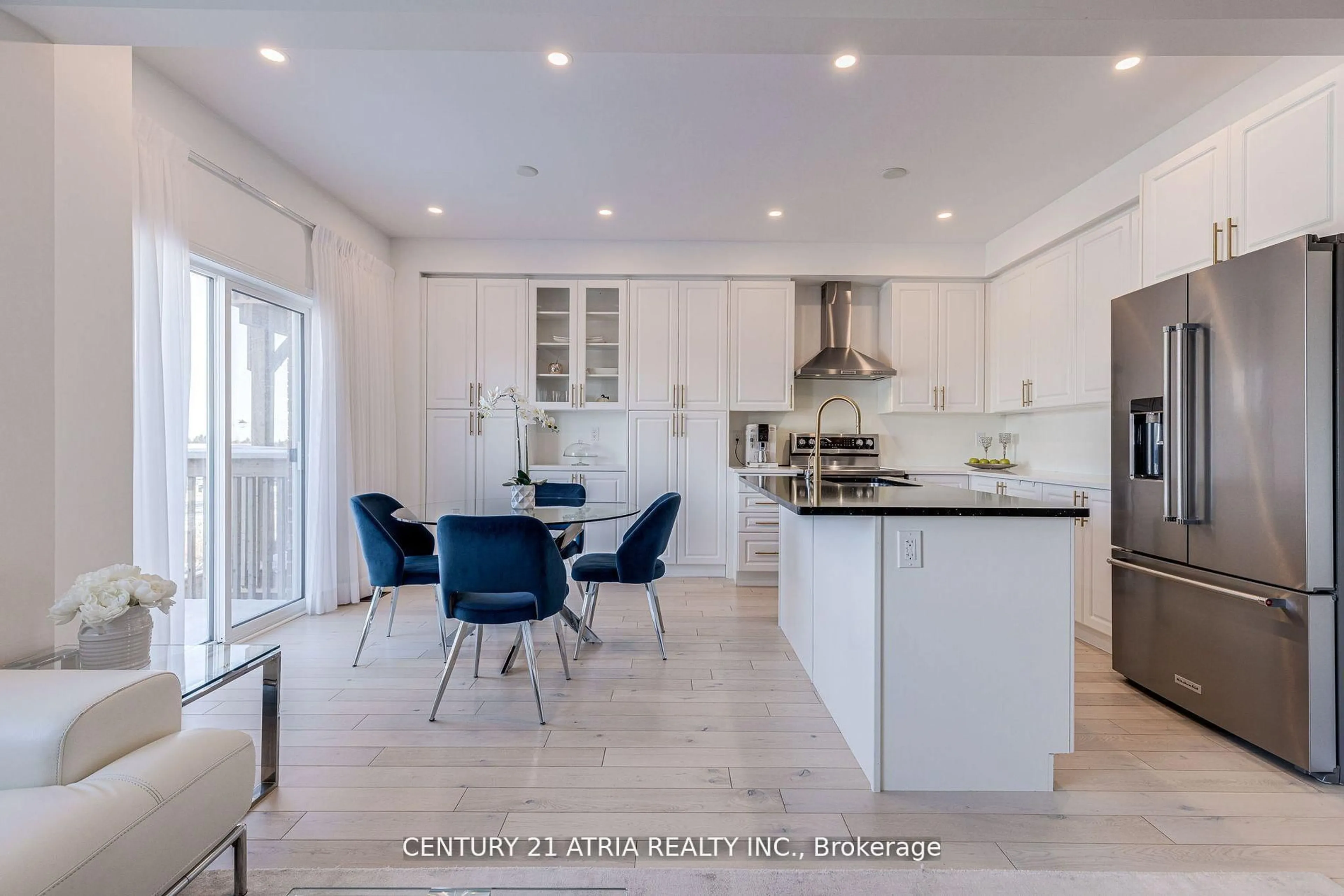 Open concept kitchen, ceramic/tile floor for 16 Hartney Dr, Richmond Hill Ontario L4S 0J8