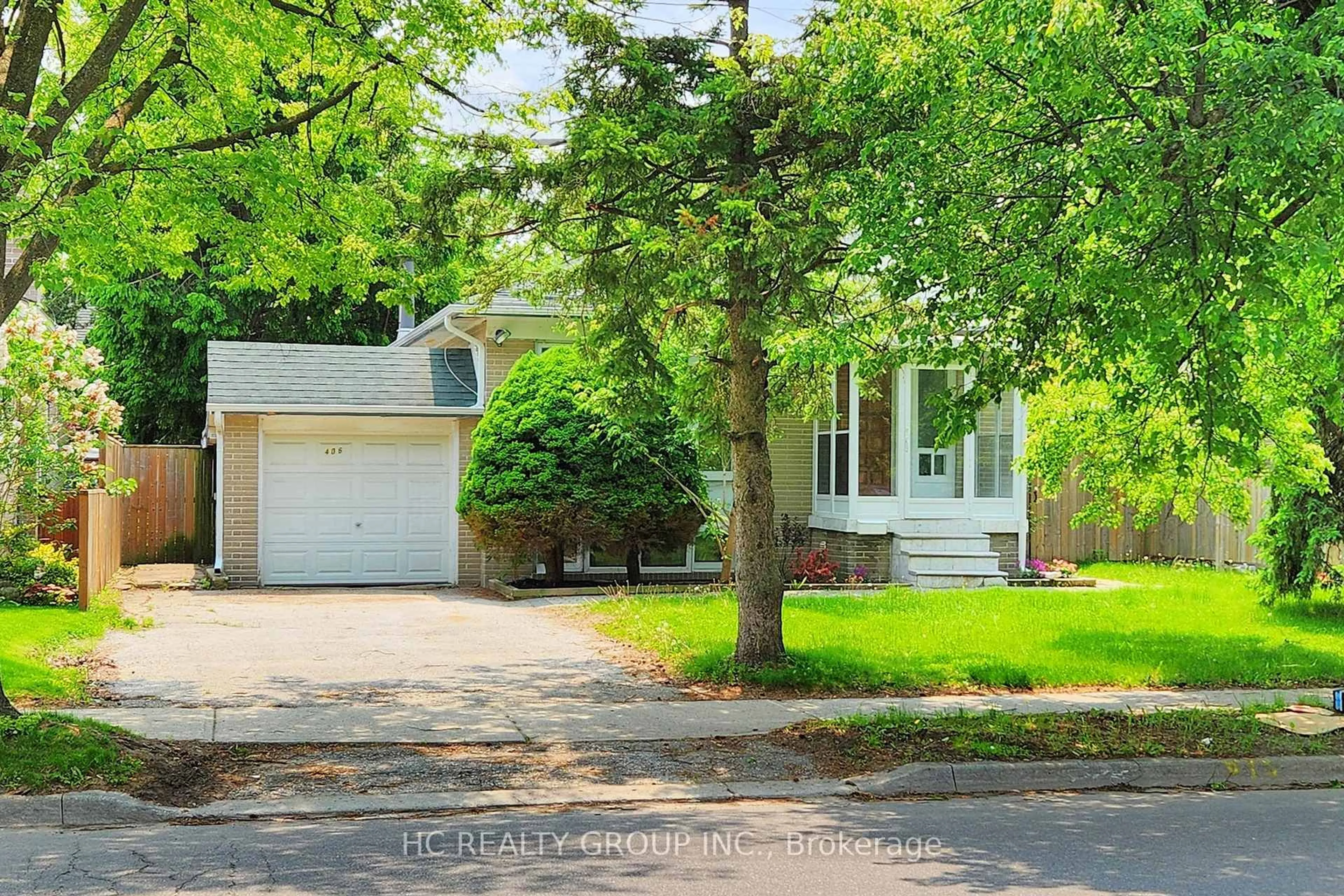 Home with vinyl exterior material, street for 406 Centre St, Richmond Hill Ontario L4C 1B7