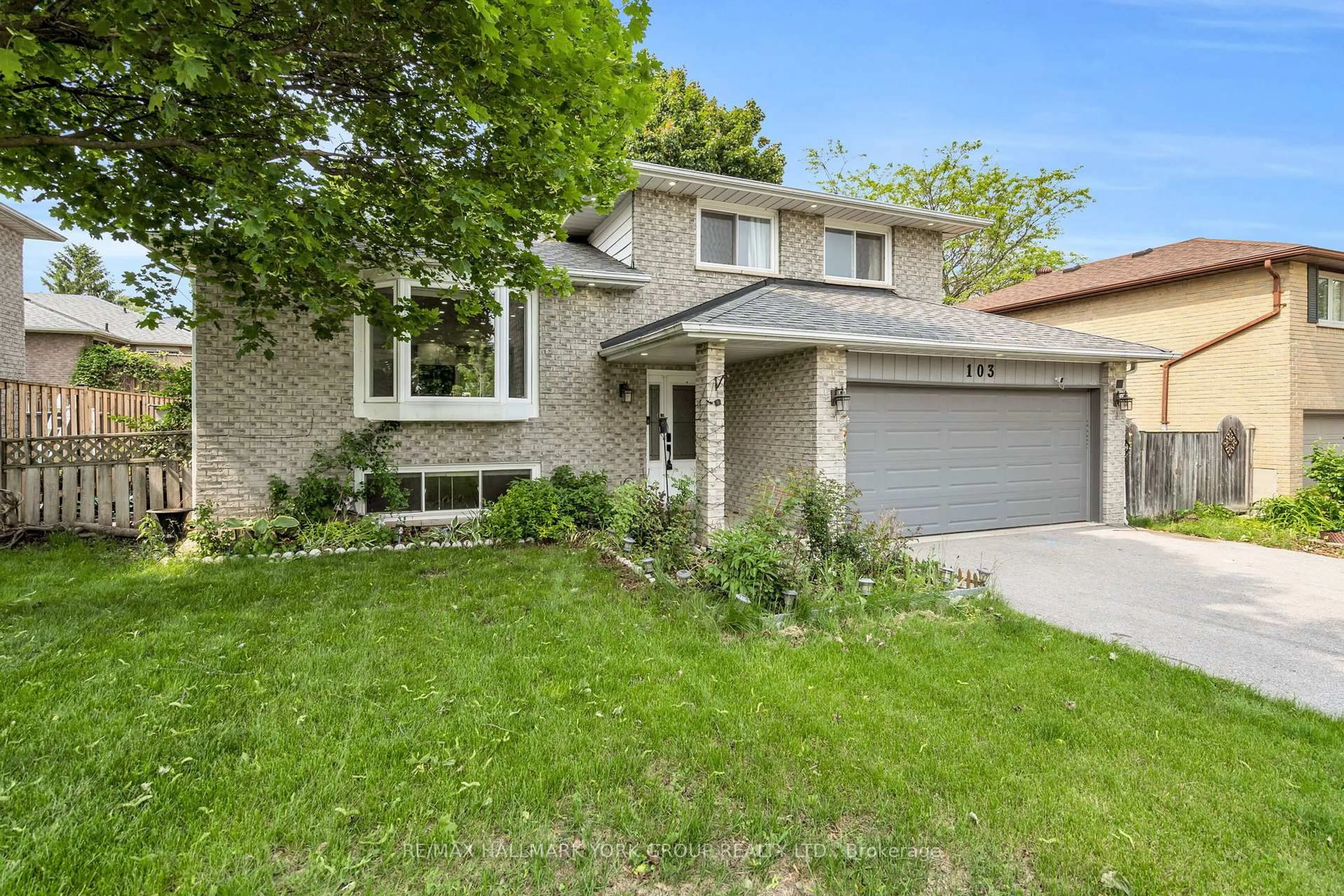 Home with brick exterior material, street for 103 Wood Cres, Bradford West Gwillimbury Ontario L3Z 2G4