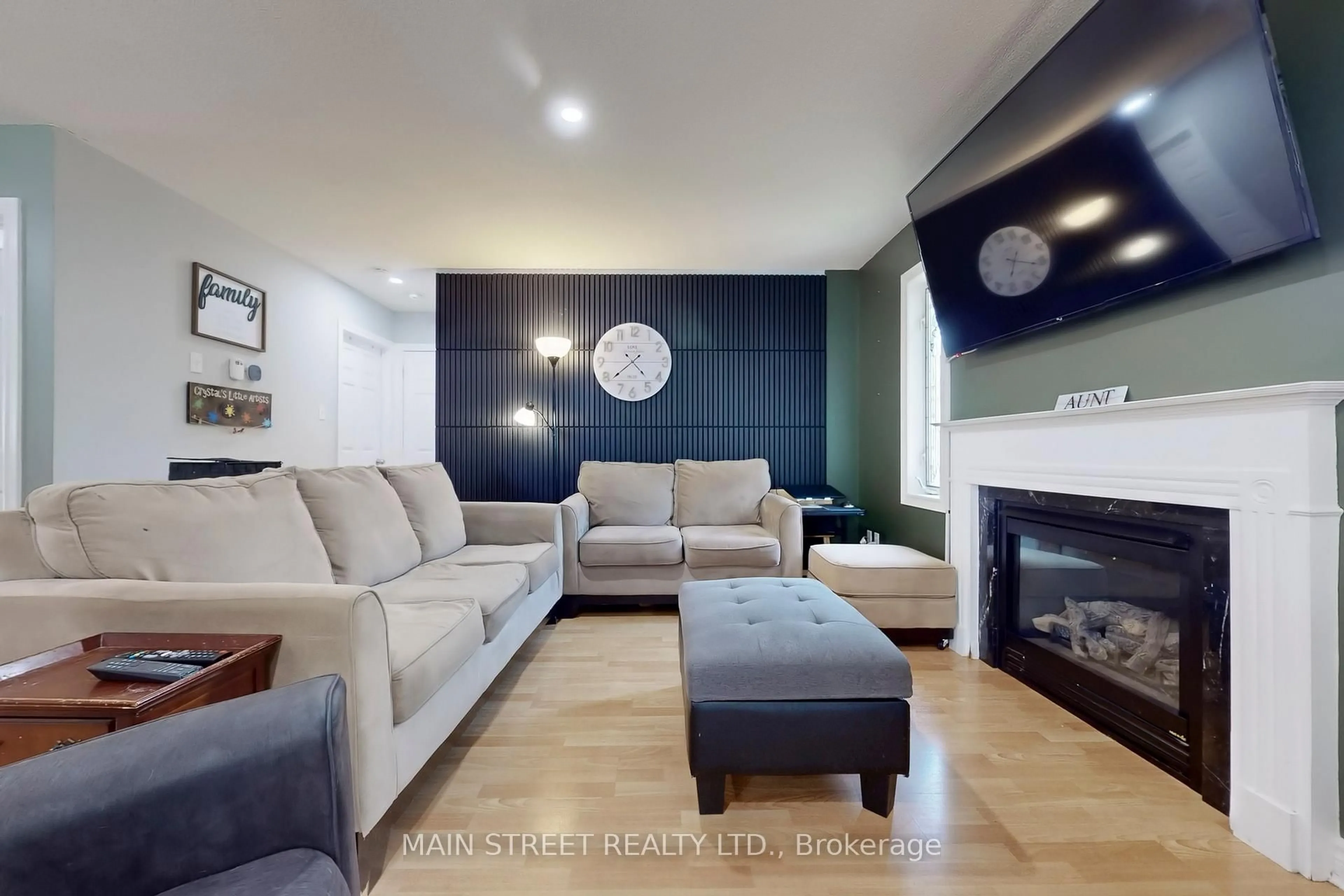 Living room with furniture, wood/laminate floor for 42 Evelyn Ave, Georgina Ontario L4P 3C8