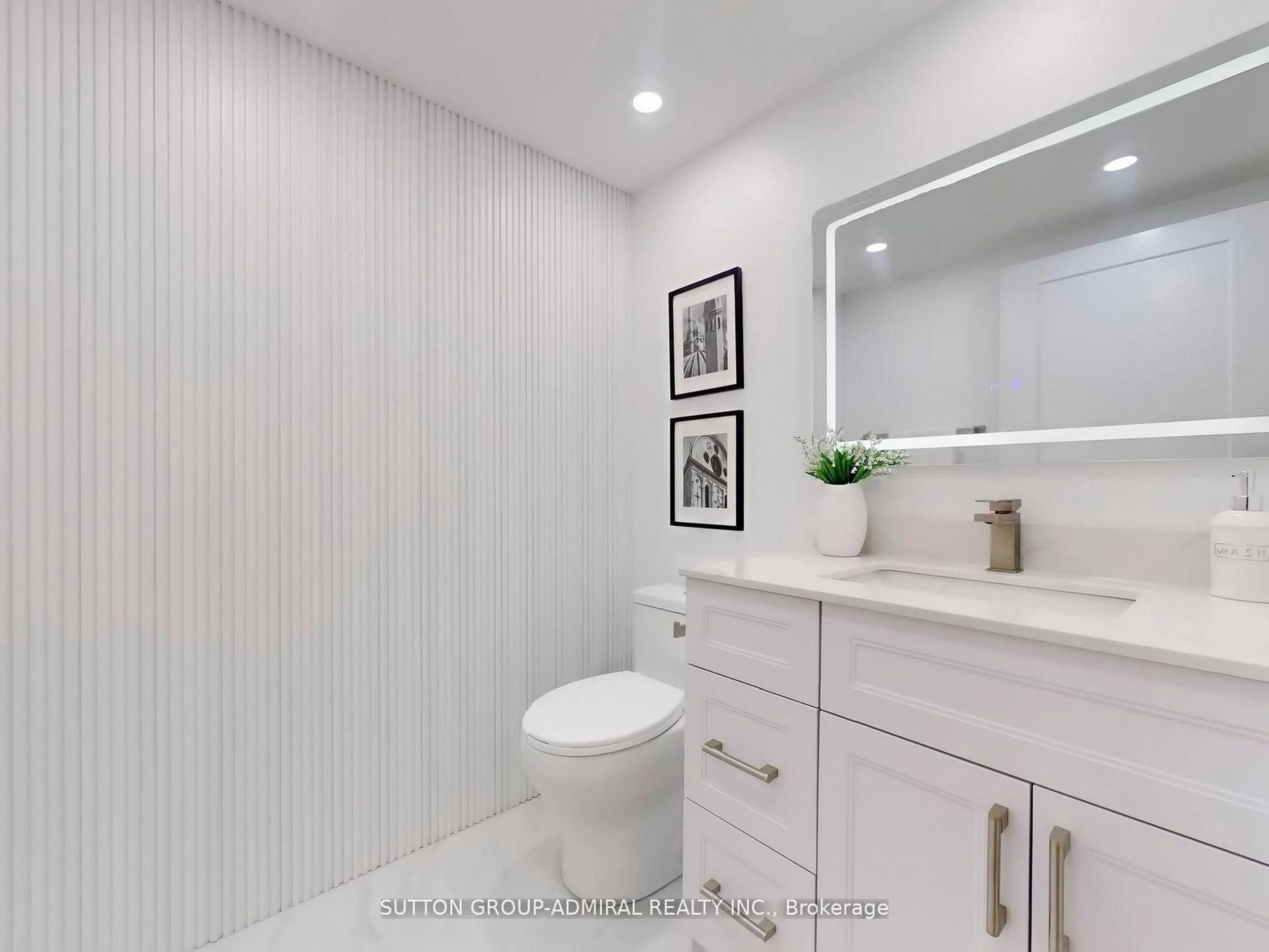 Contemporary bathroom, ceramic/tile floor for 11 Townsgate Dr #401, Vaughan Ontario L4J 8G4