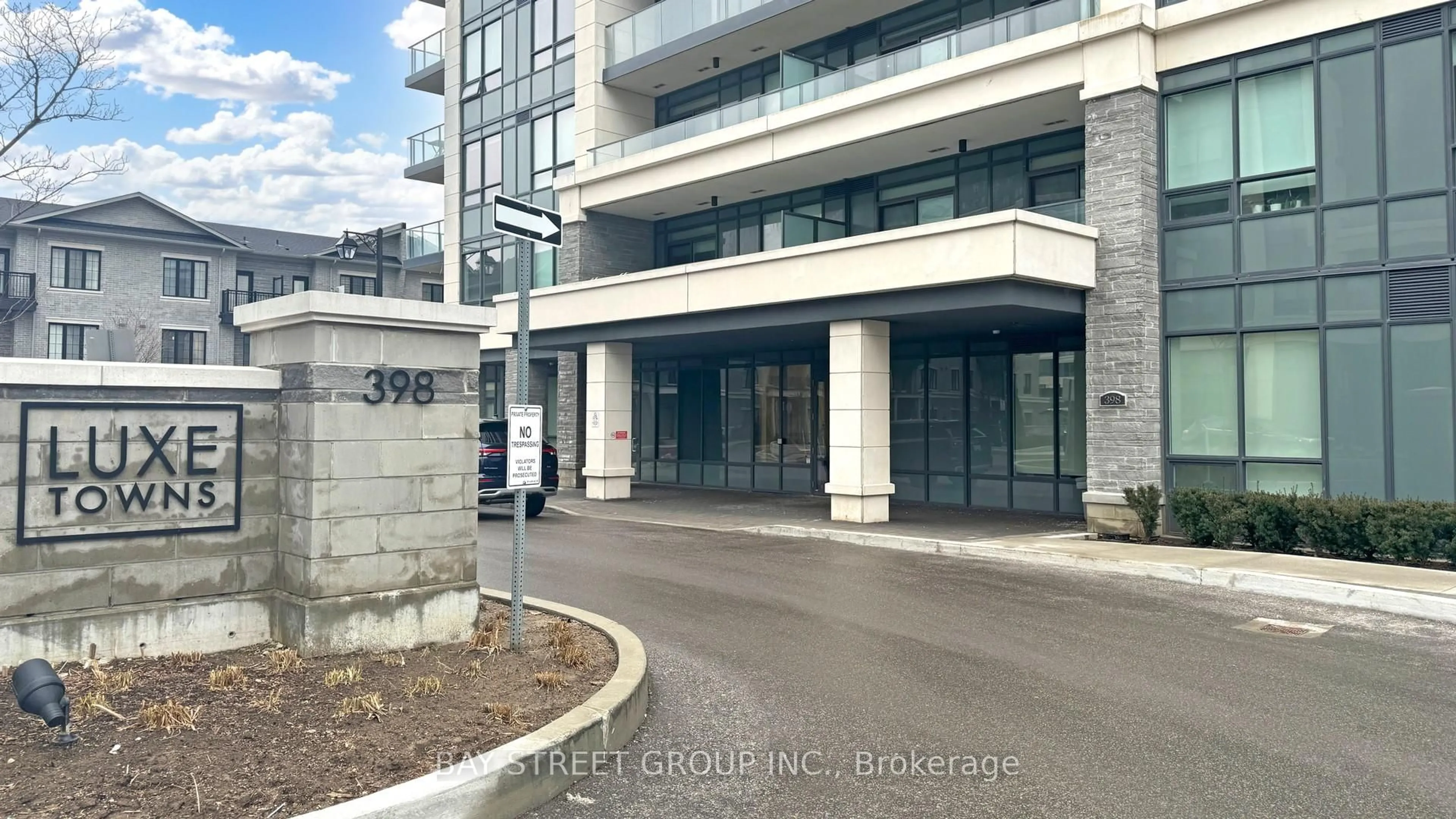 Indoor foyer for 398 Highway 7 #1606, Richmond Hill Ontario L4B 1A7