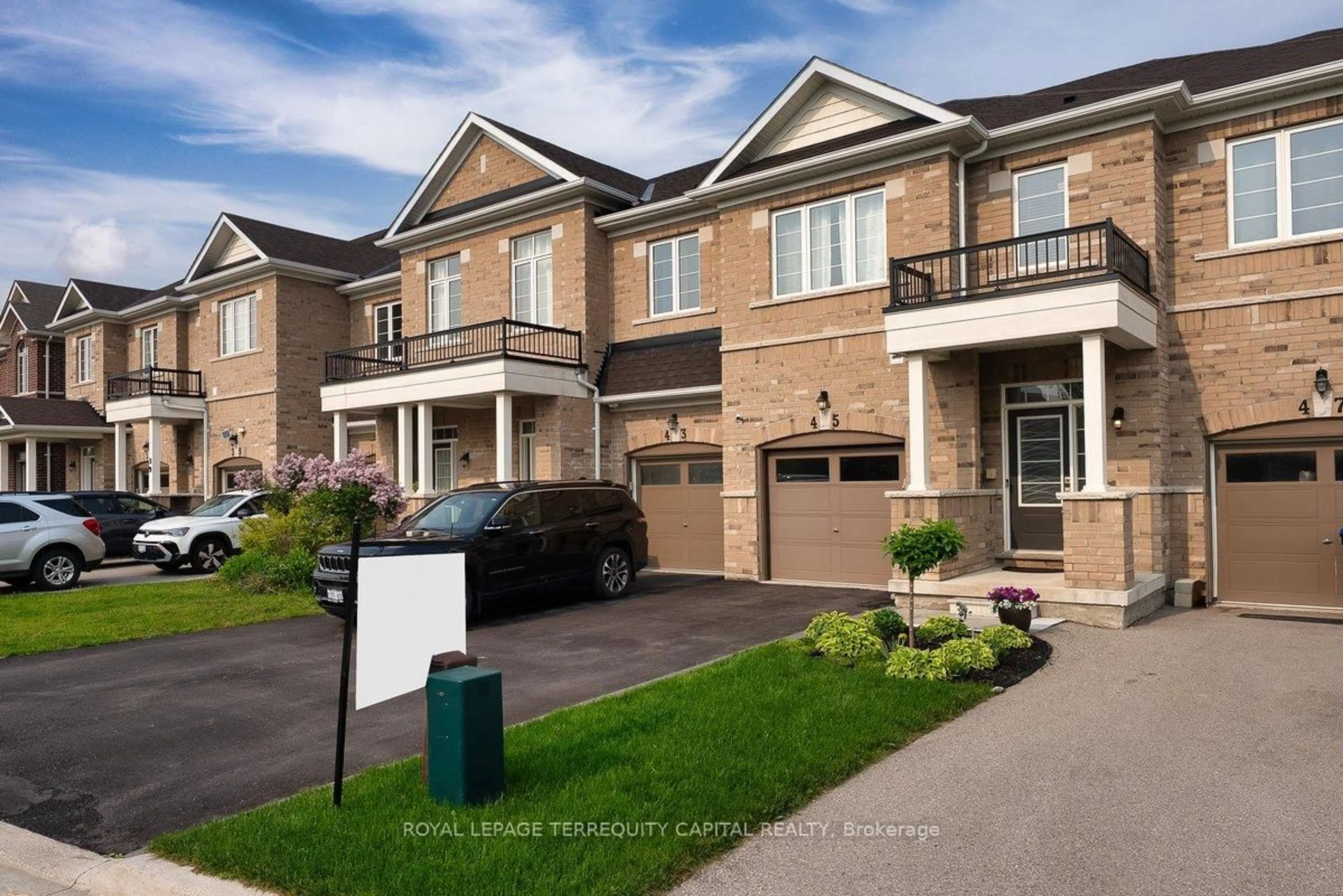 Home with brick exterior material, street for 45 Webb St, Bradford West Gwillimbury Ontario L3Z 0R2