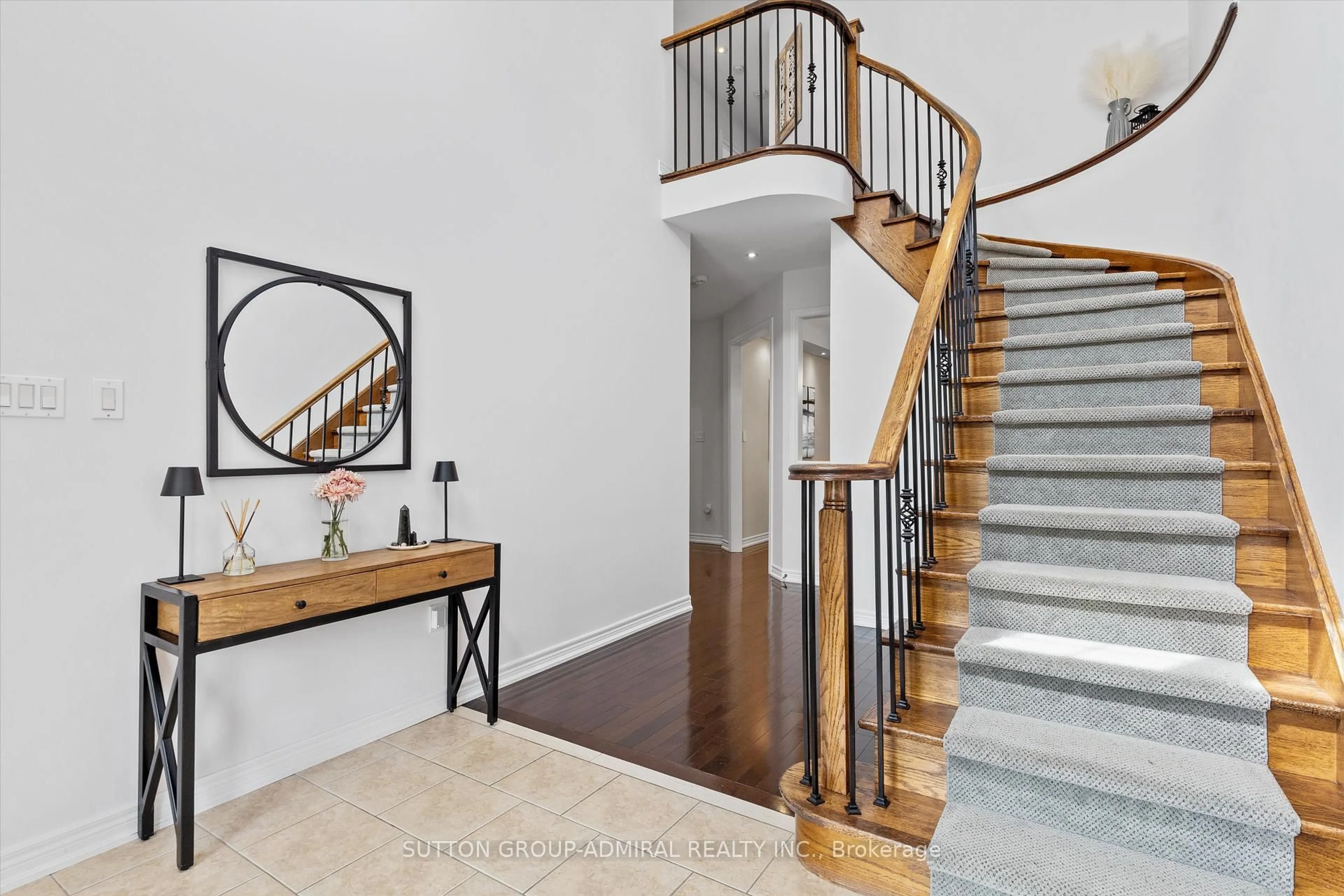 Indoor entryway for 30 Giordano Way, Vaughan Ontario L6A 0H4