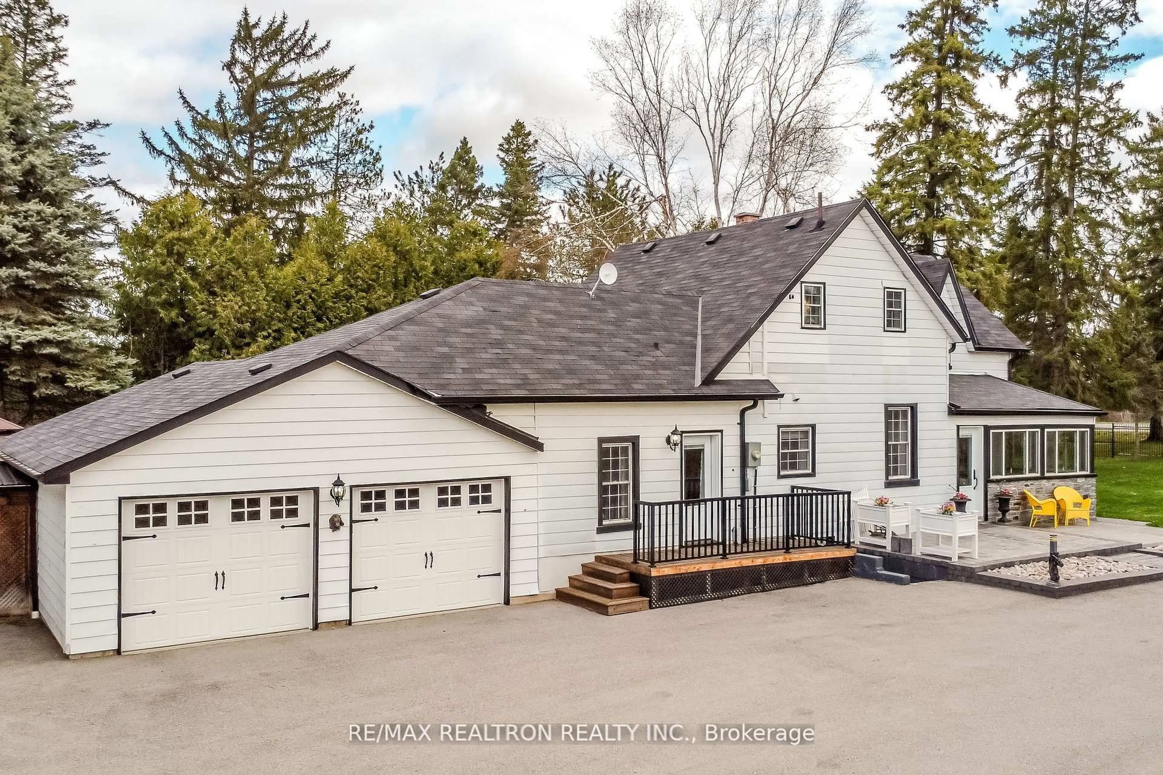 Unknown for 5872 Yonge St, Innisfil Ontario L0L 1K0