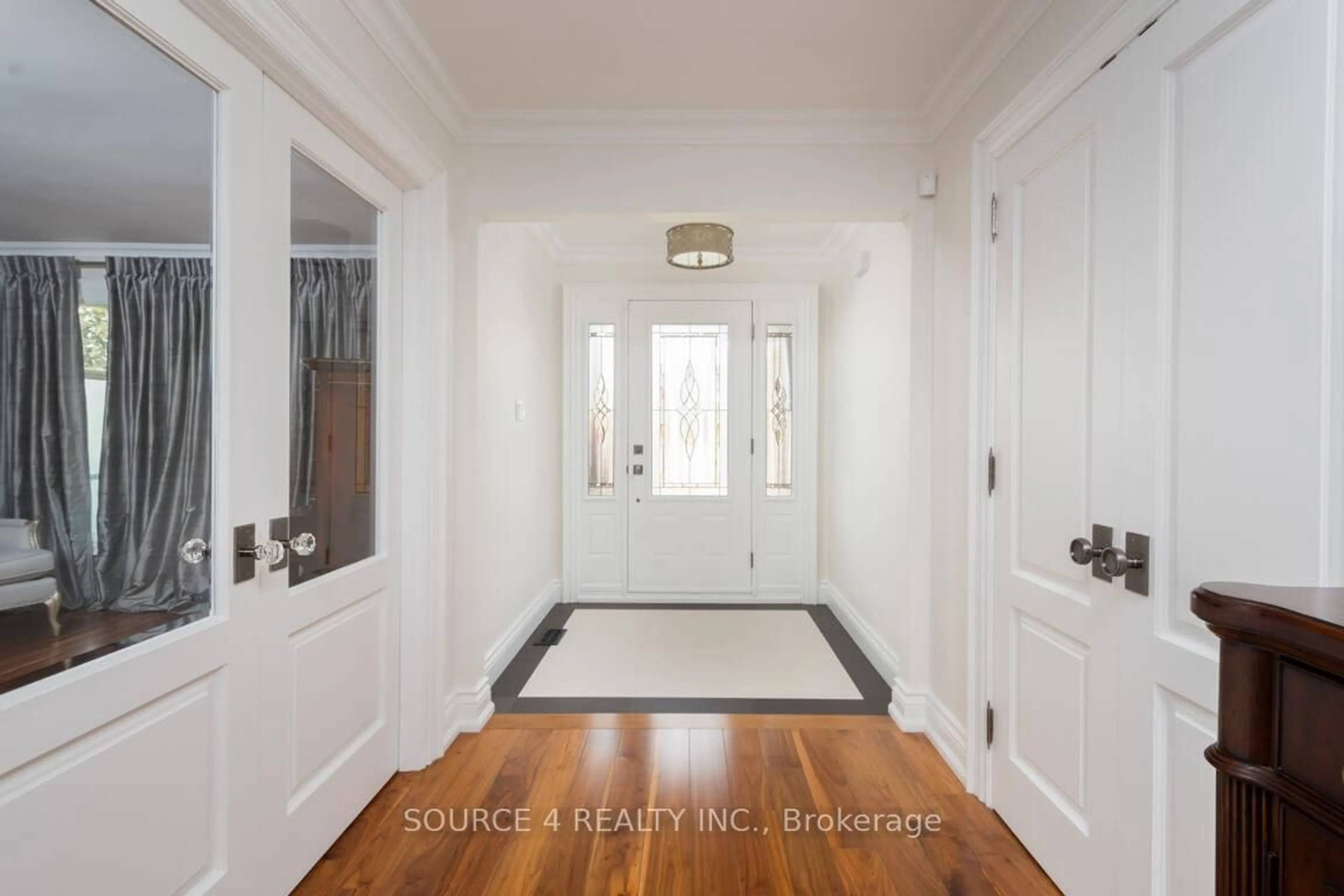 Indoor entryway for 140 Clover Leaf St, Vaughan Ontario L4L 5H6