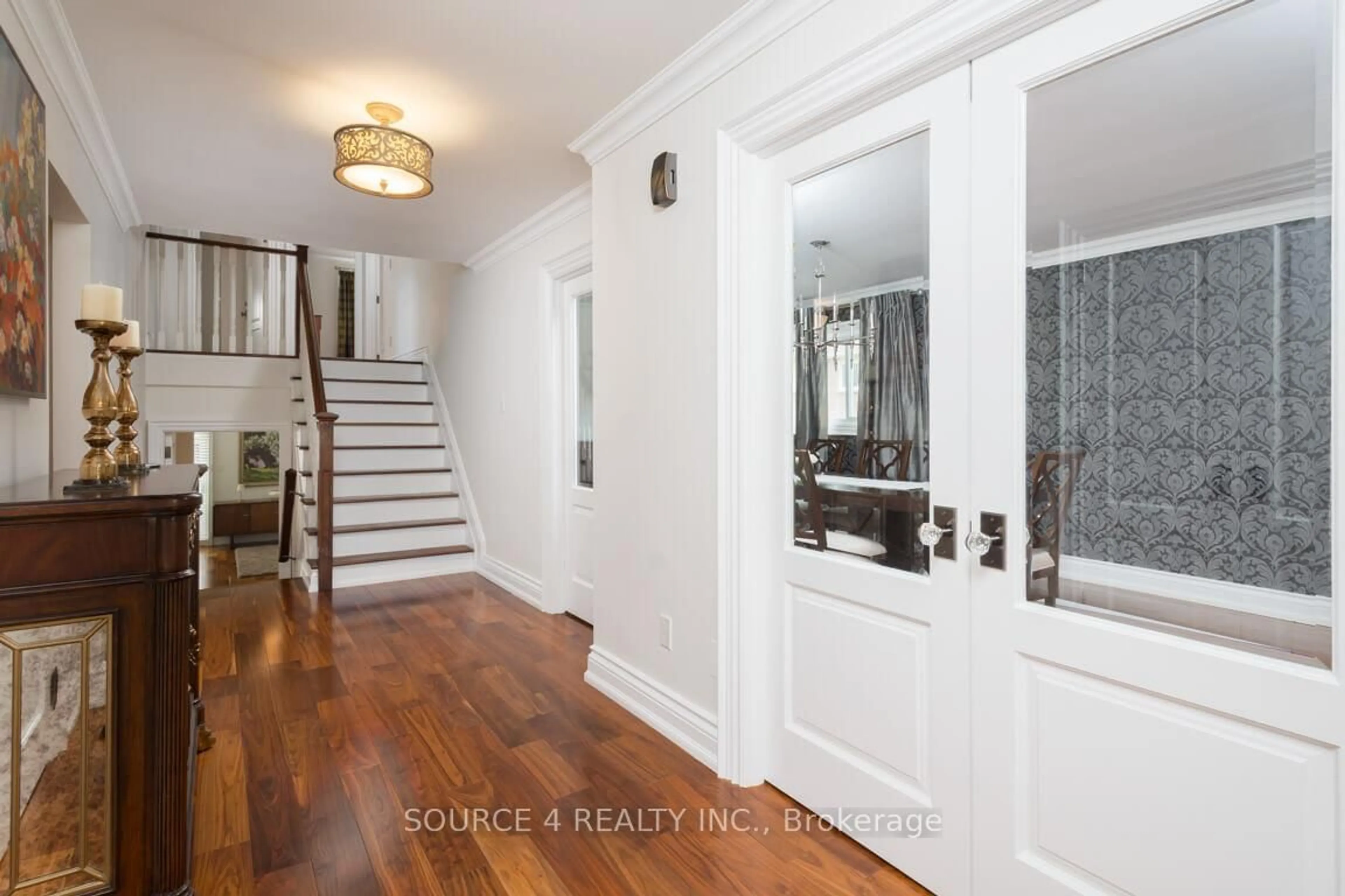 Indoor entryway for 140 Clover Leaf St, Vaughan Ontario L4L 5H6