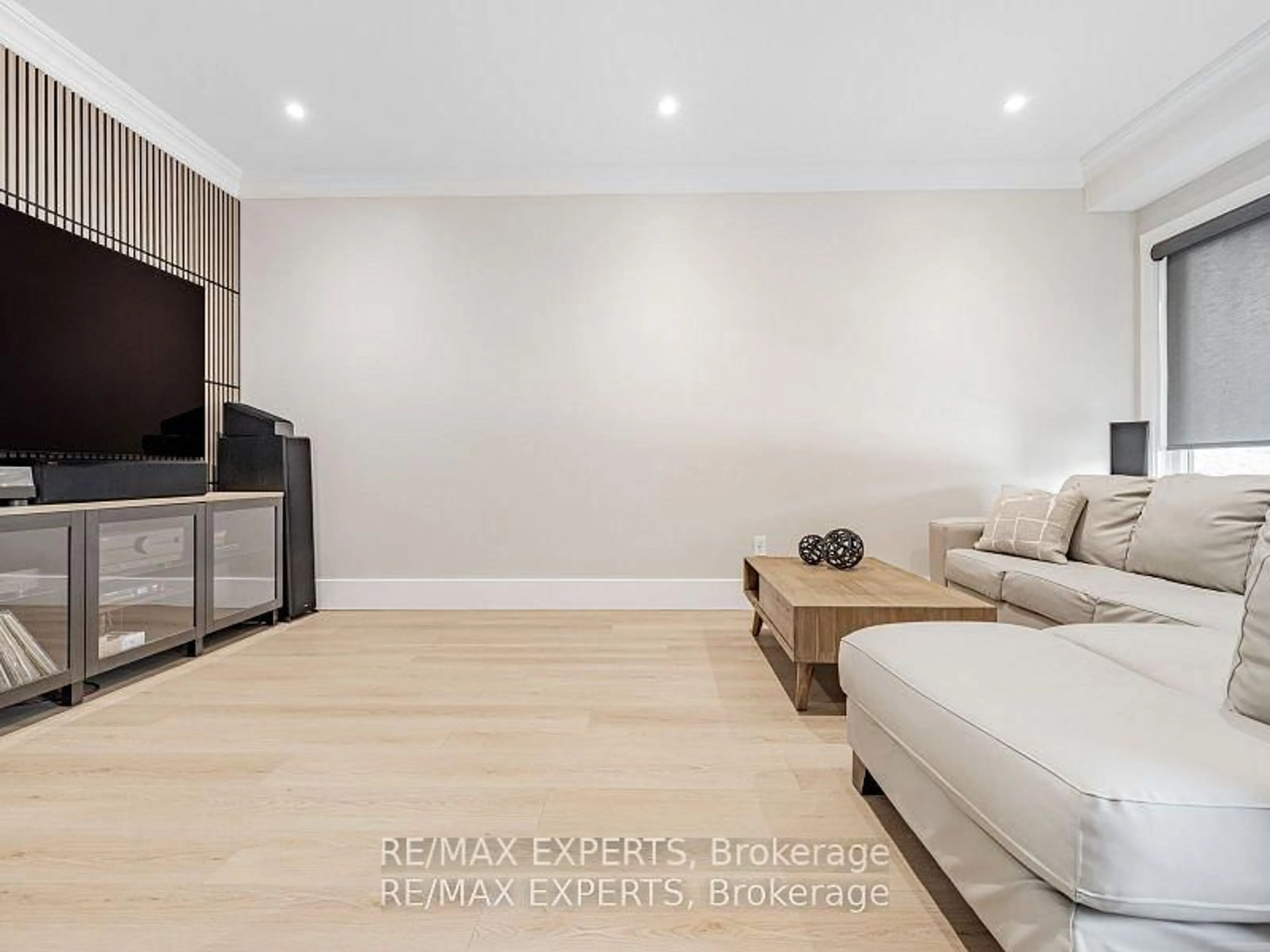 Living room with furniture, wood/laminate floor for 267 Sunset Rdge, Vaughan Ontario L4H 1Z7