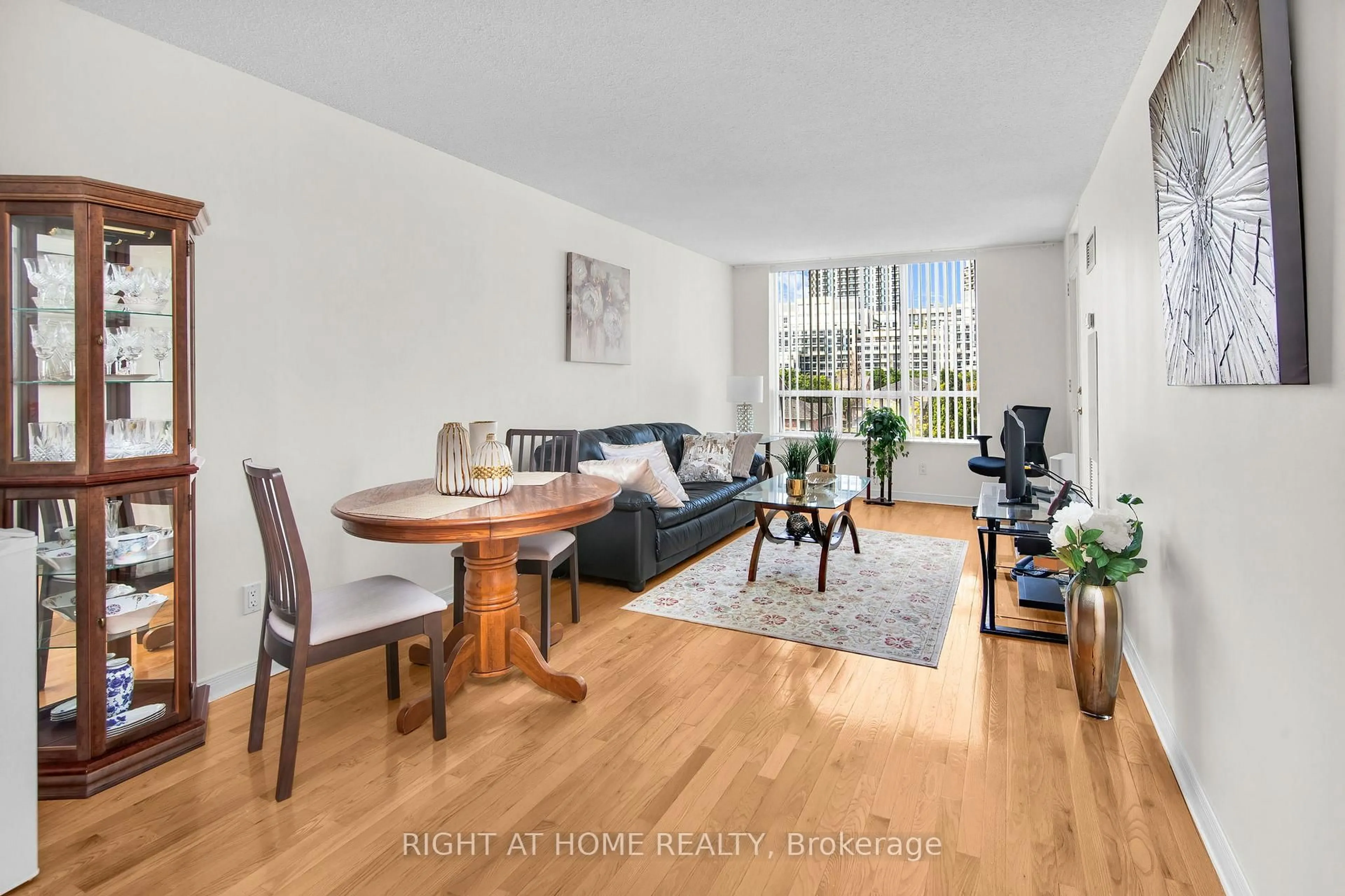 Living room with furniture, wood/laminate floor for 19 Northern Heights Dr #404, Richmond Hill Ontario L4B 4M4