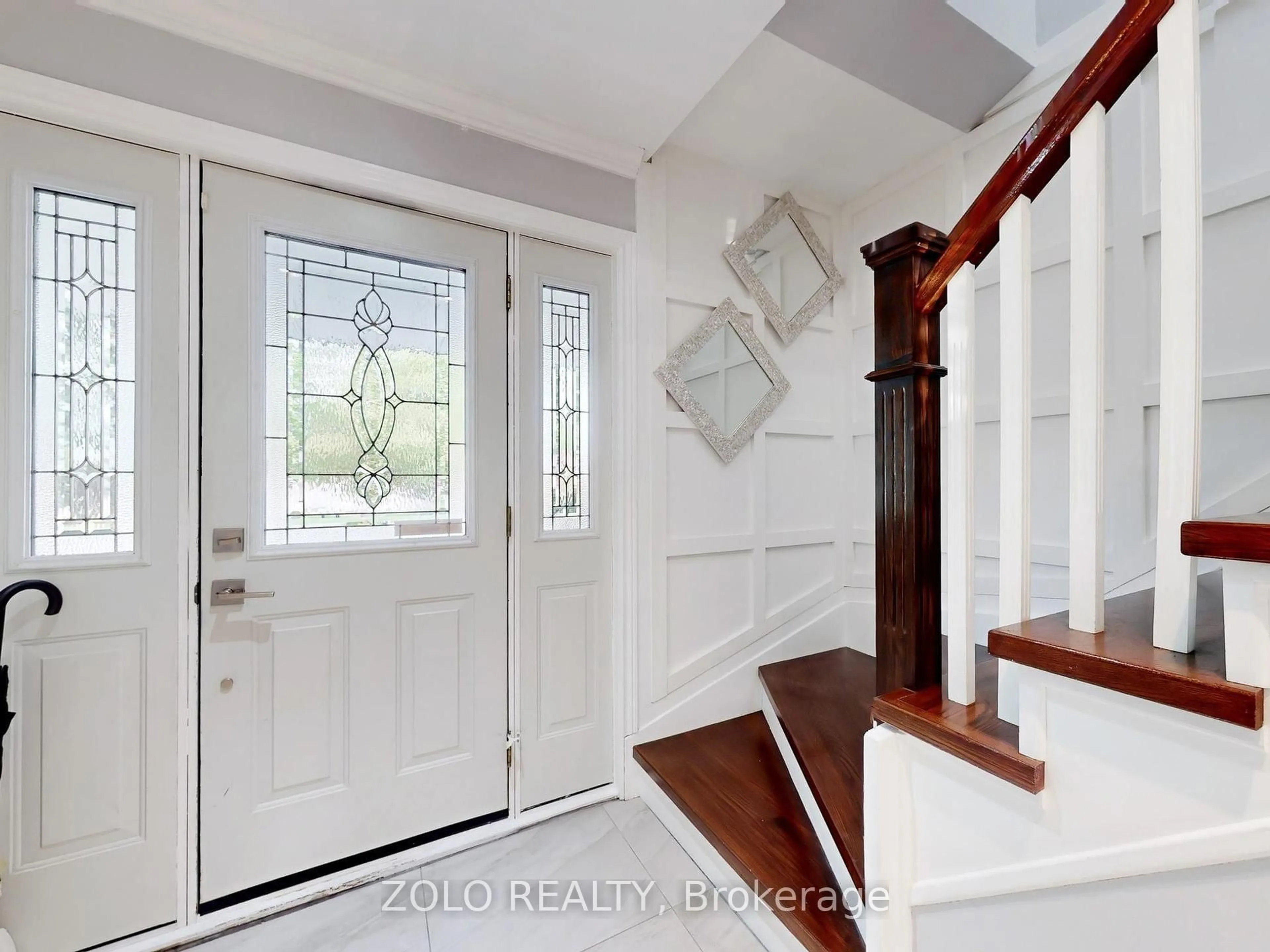 Indoor entryway for 84 Thicketwood Blvd, Whitchurch-Stouffville Ontario L4A 4K6