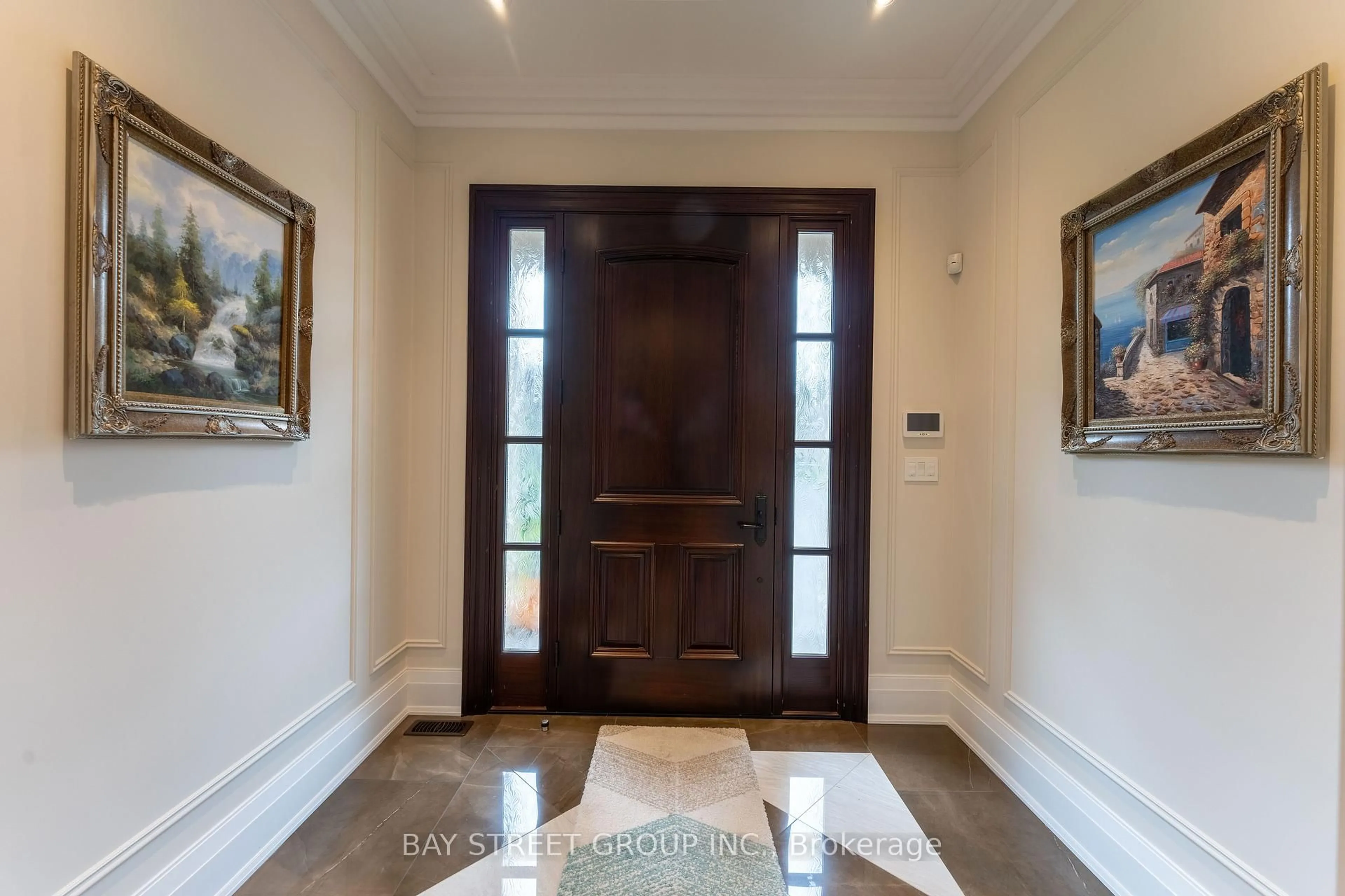 Indoor entryway for 92 Tyler St, Aurora Ontario L4G 2N3