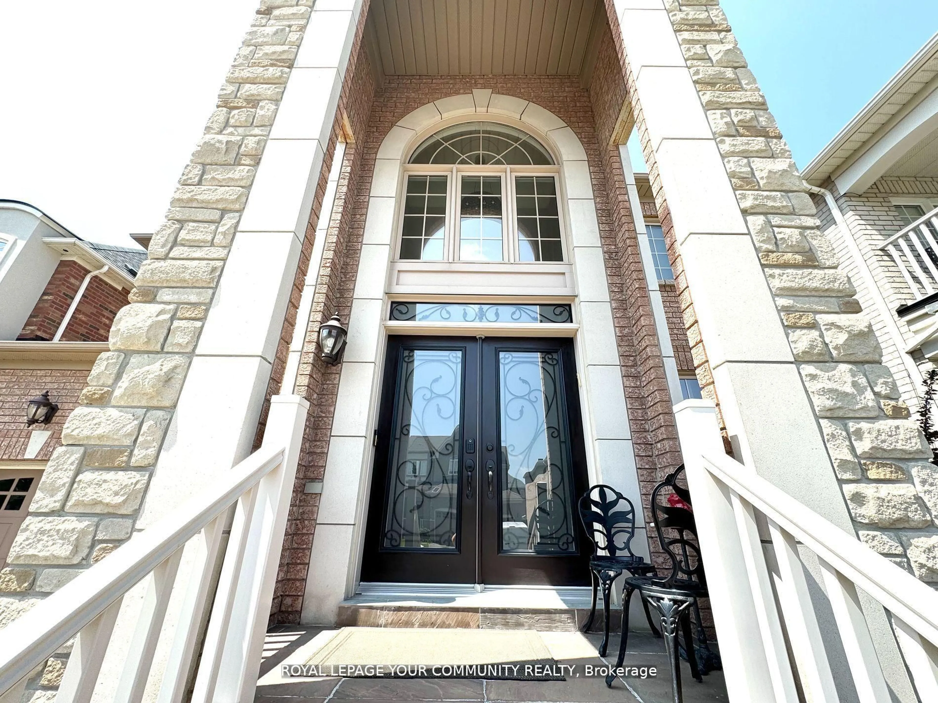 Indoor entryway for 60 Pantano Dr, Vaughan Ontario L4J 0B2