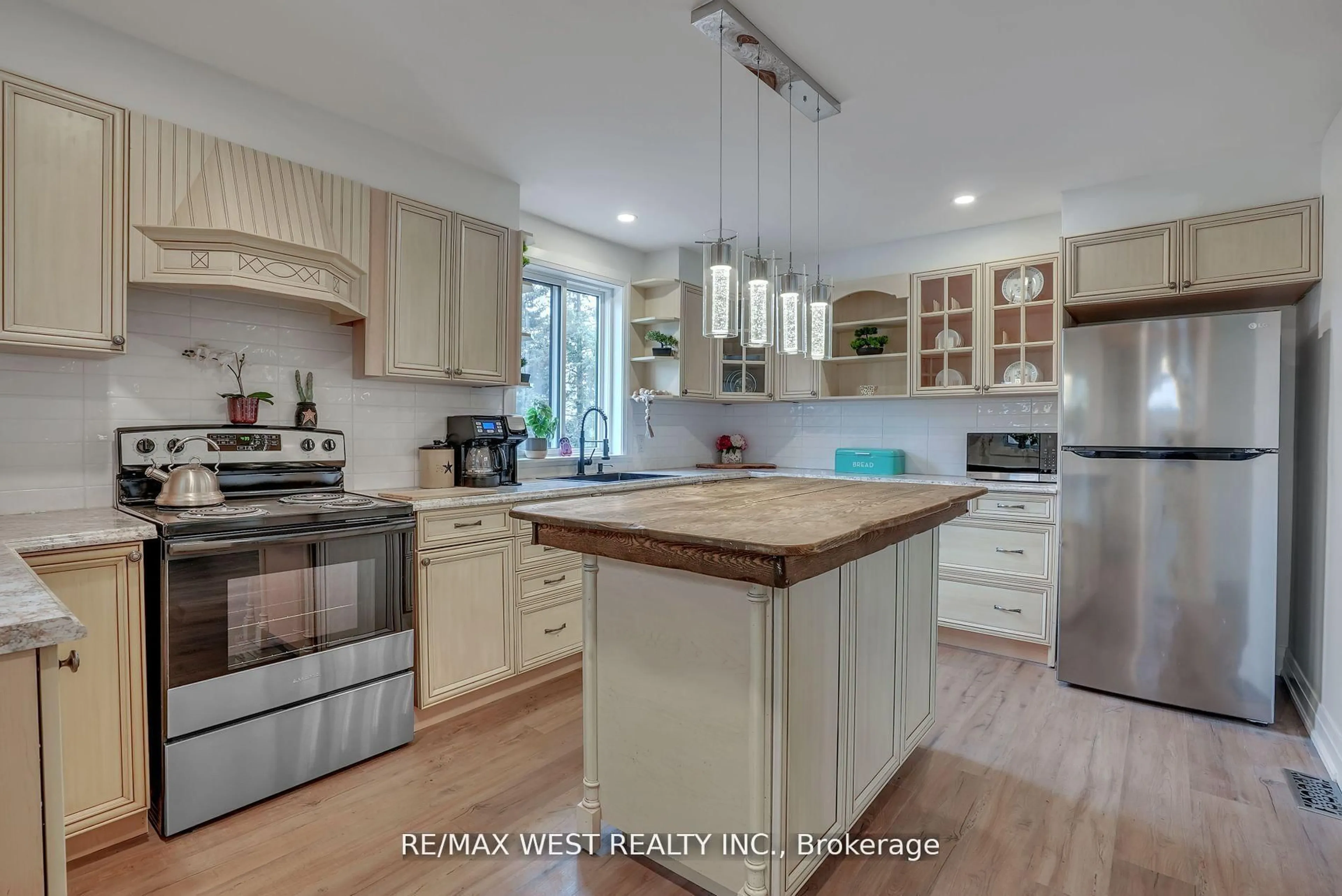 Open concept kitchen, wood/laminate floor for 8709 9th Line, Essa Ontario L0M 1T0