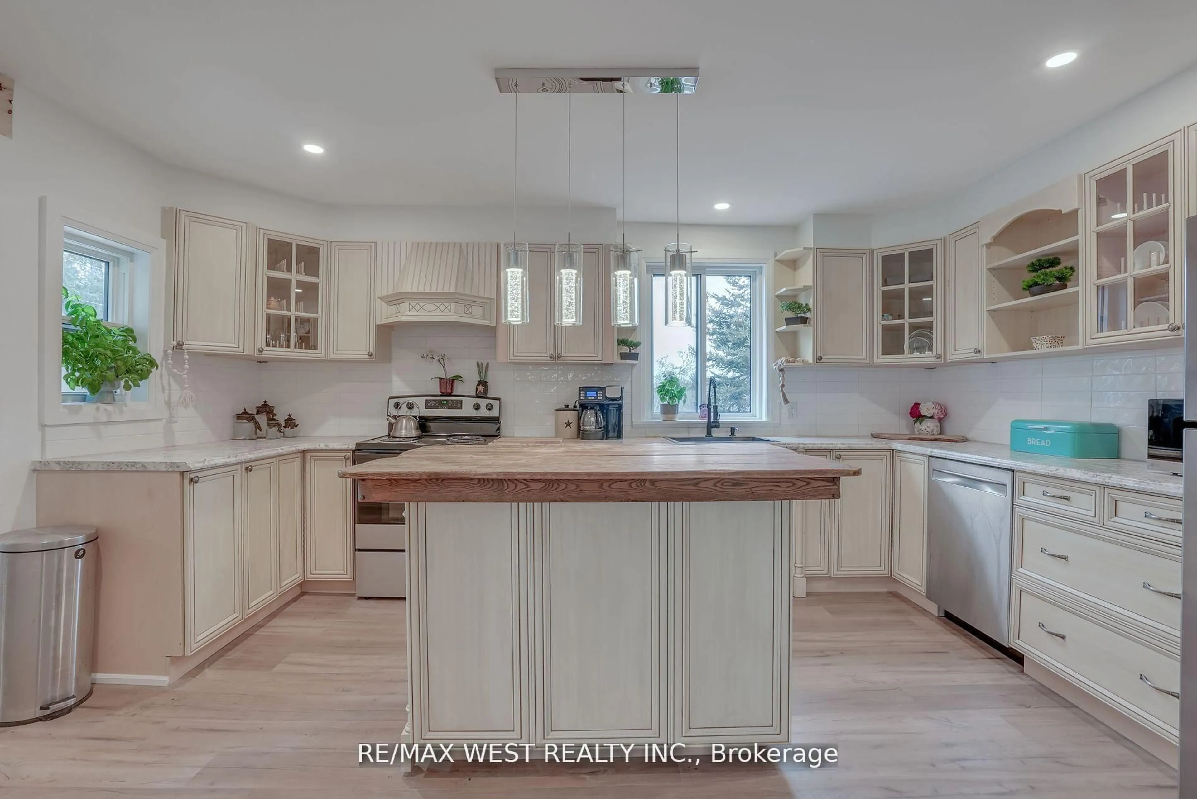 Open concept kitchen, unknown for 8709 9th Line, Essa Ontario L0M 1T0
