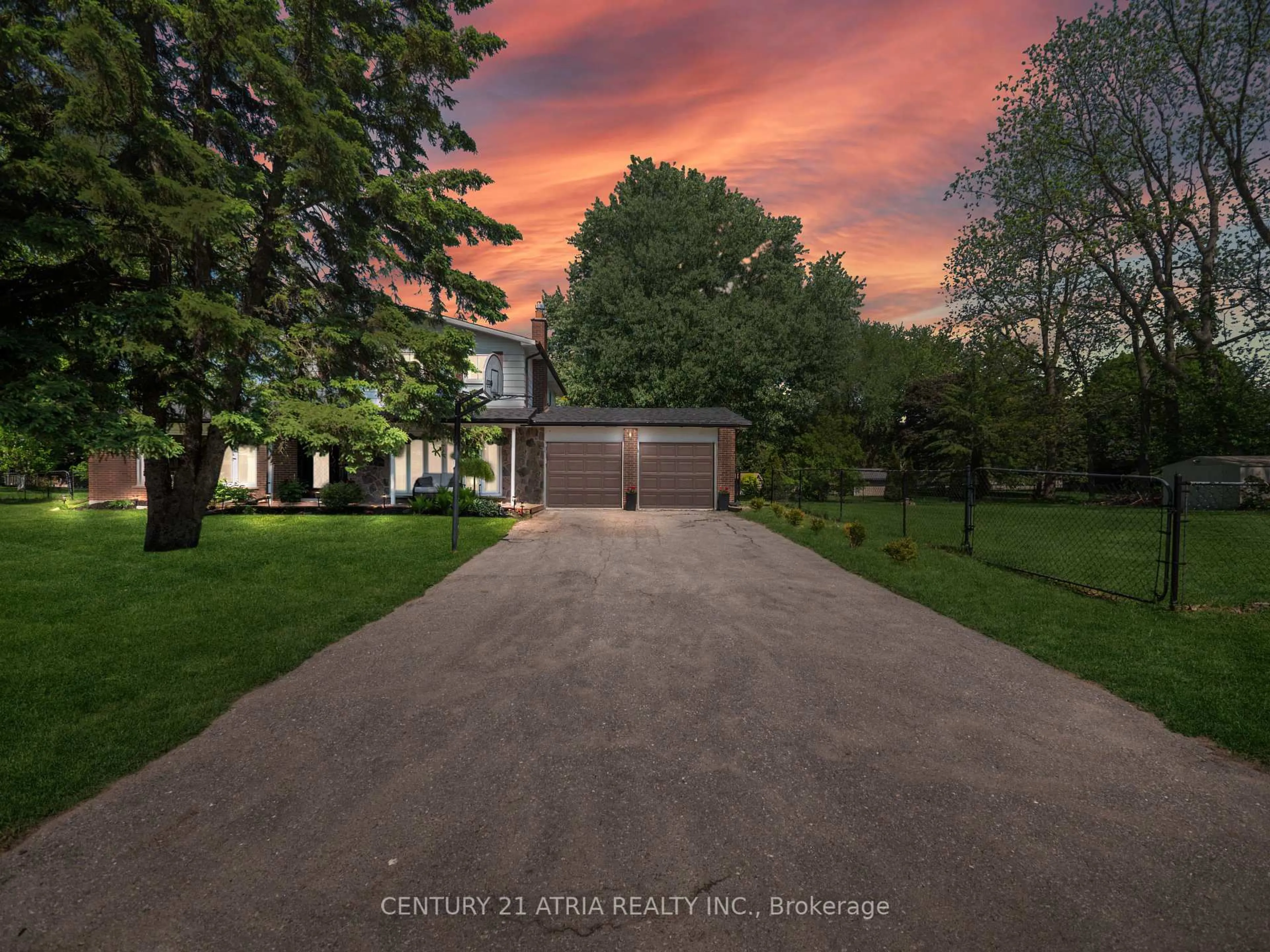 A pic from outside/outdoor area/front of a property/back of a property/a pic from drone, street for 7 May Ave, East Gwillimbury Ontario L0G 1V0