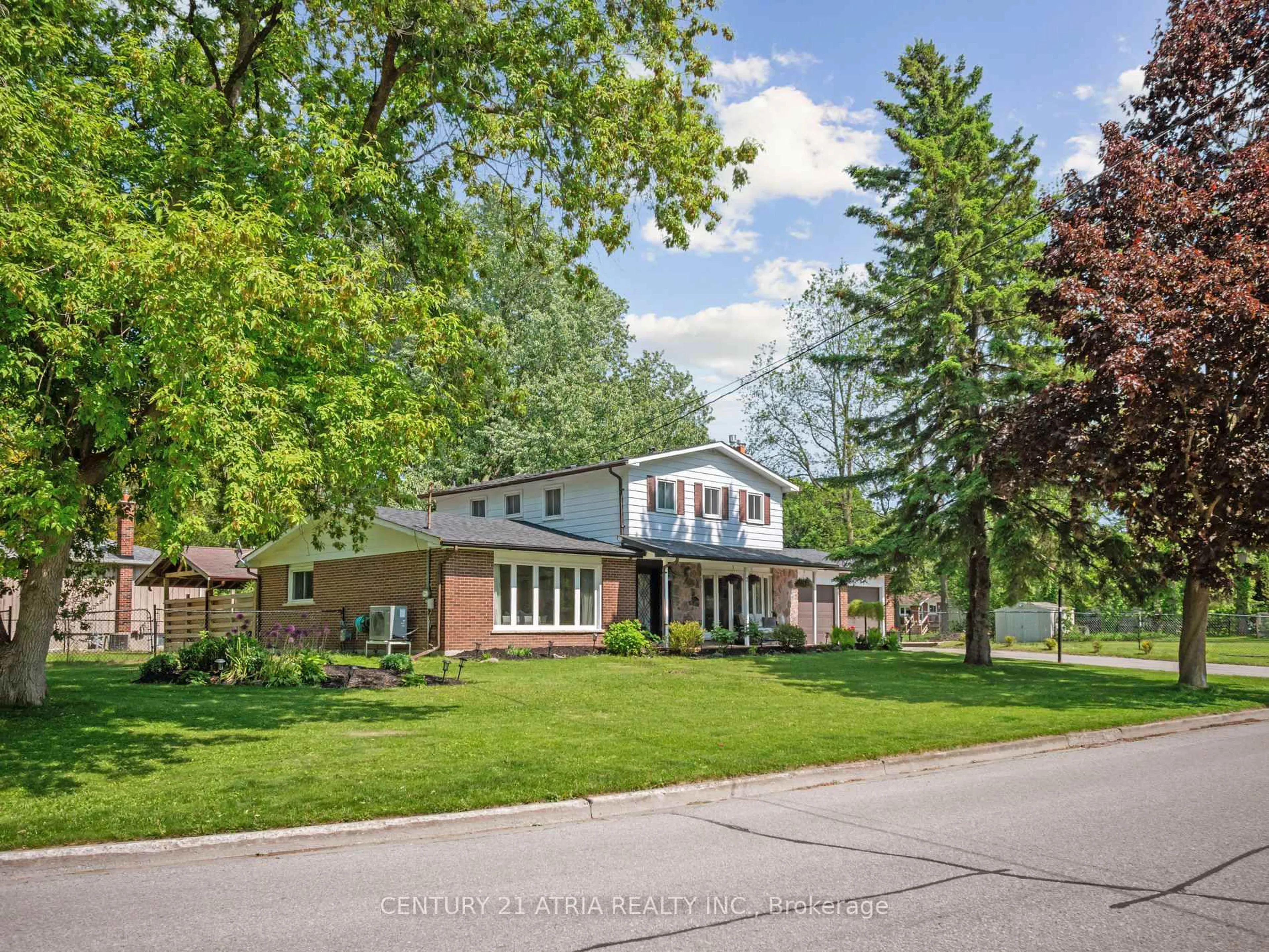 Home with brick exterior material, street for 7 May Ave, East Gwillimbury Ontario L0G 1V0