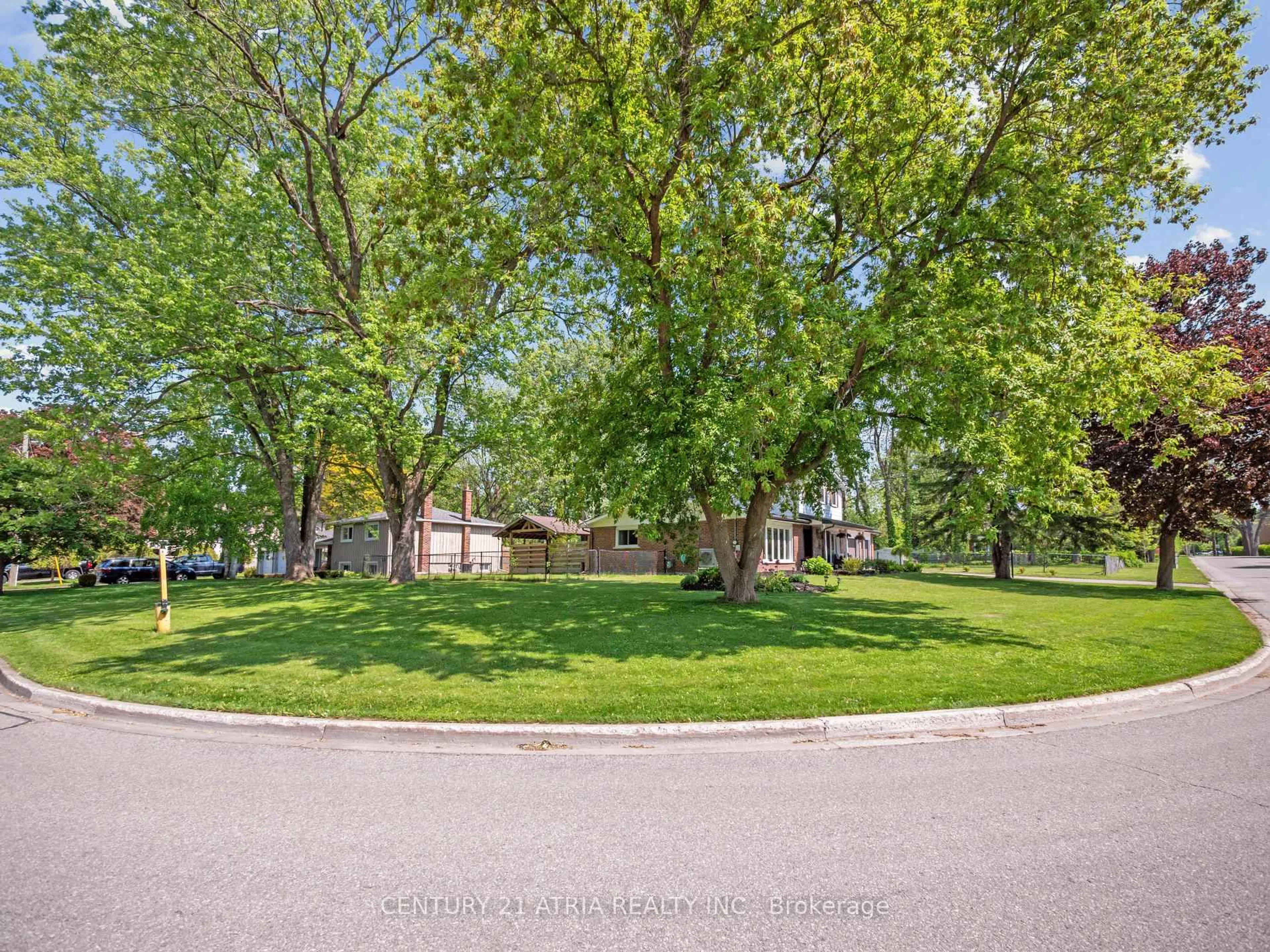 A pic from outside/outdoor area/front of a property/back of a property/a pic from drone, street for 7 May Ave, East Gwillimbury Ontario L0G 1V0
