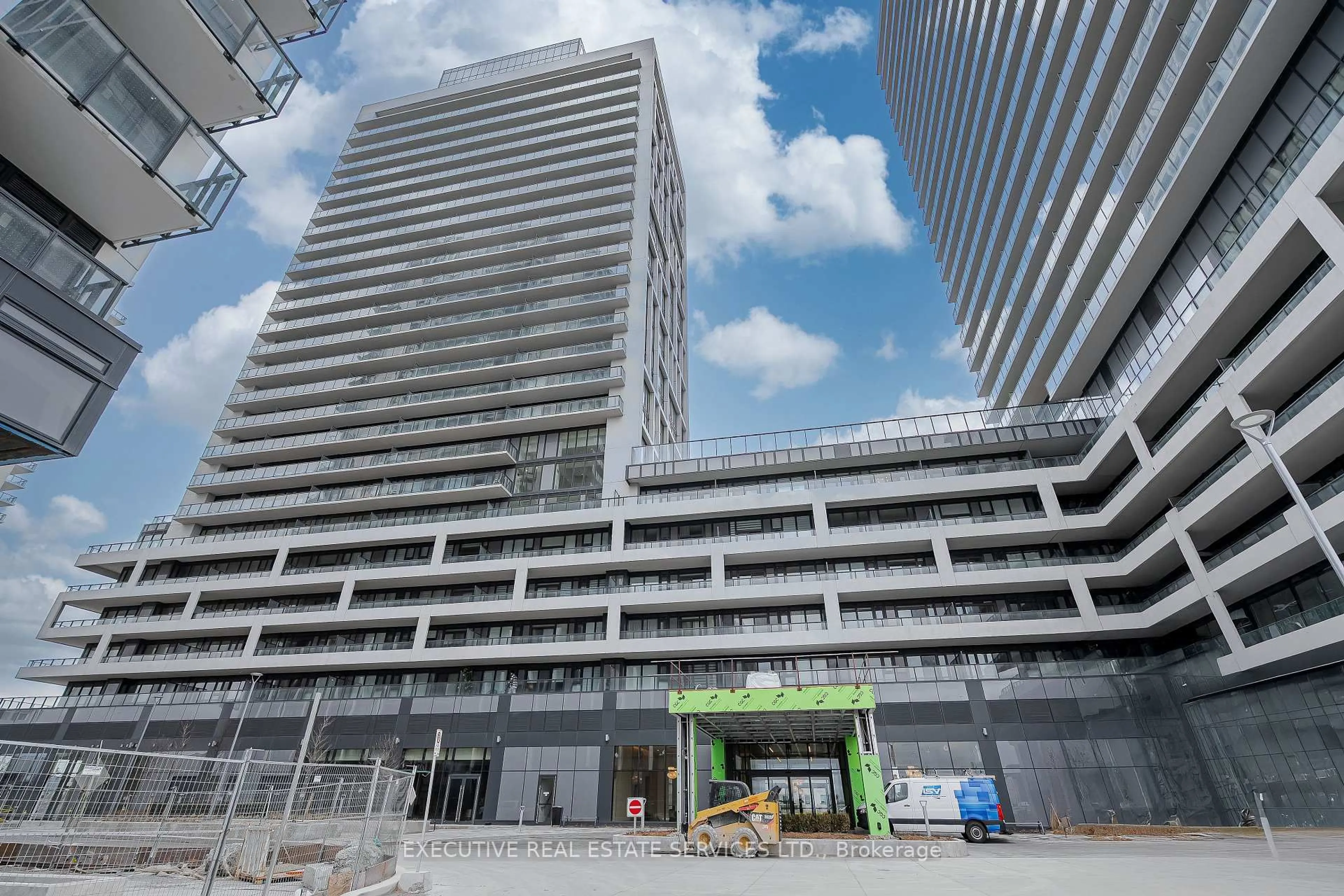 Indoor foyer for 8960 Jane St #1112, Vaughan Ontario L4K 2M9