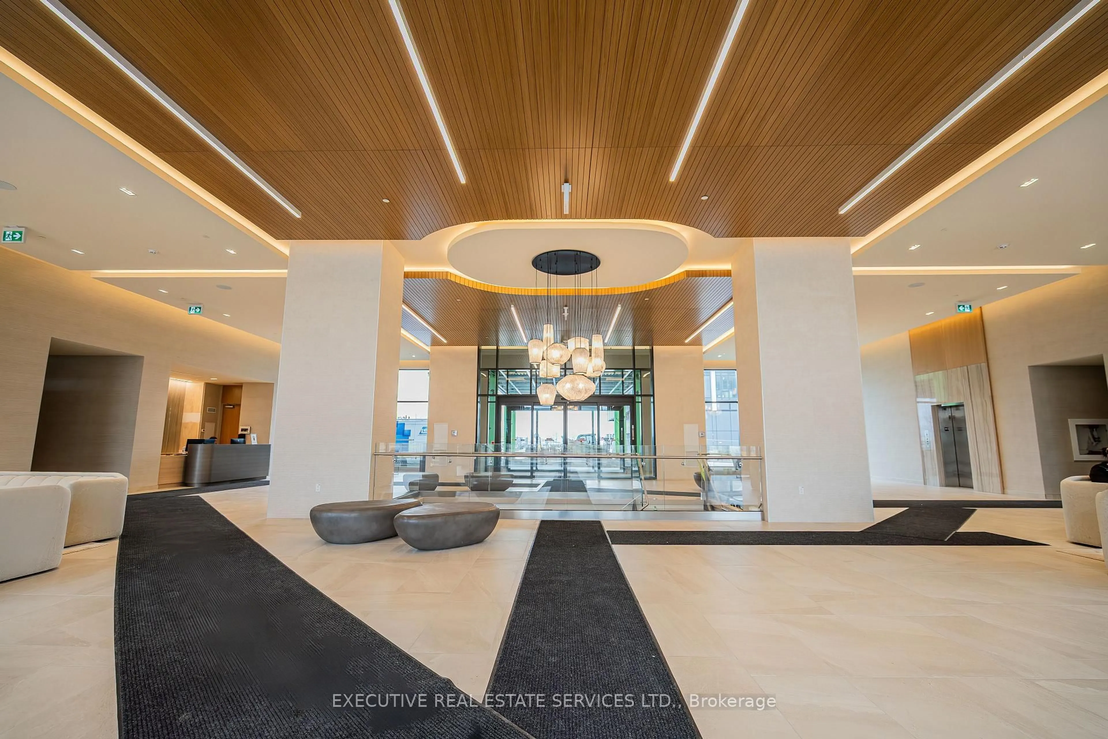 Indoor foyer for 8960 Jane St #1112, Vaughan Ontario L4K 2M9
