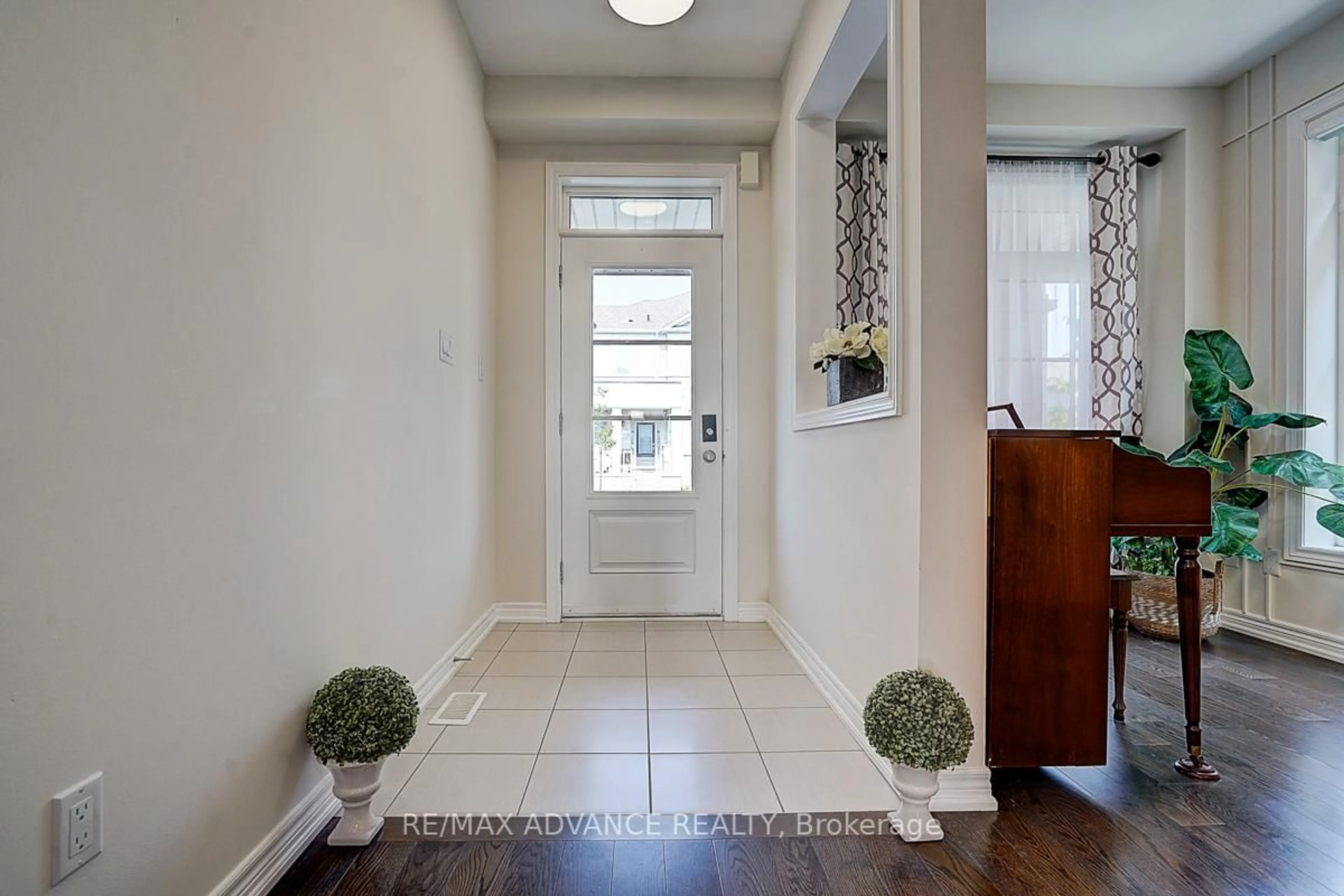 Indoor entryway for 24 Decast Cres, Markham Ontario L6B 1N6