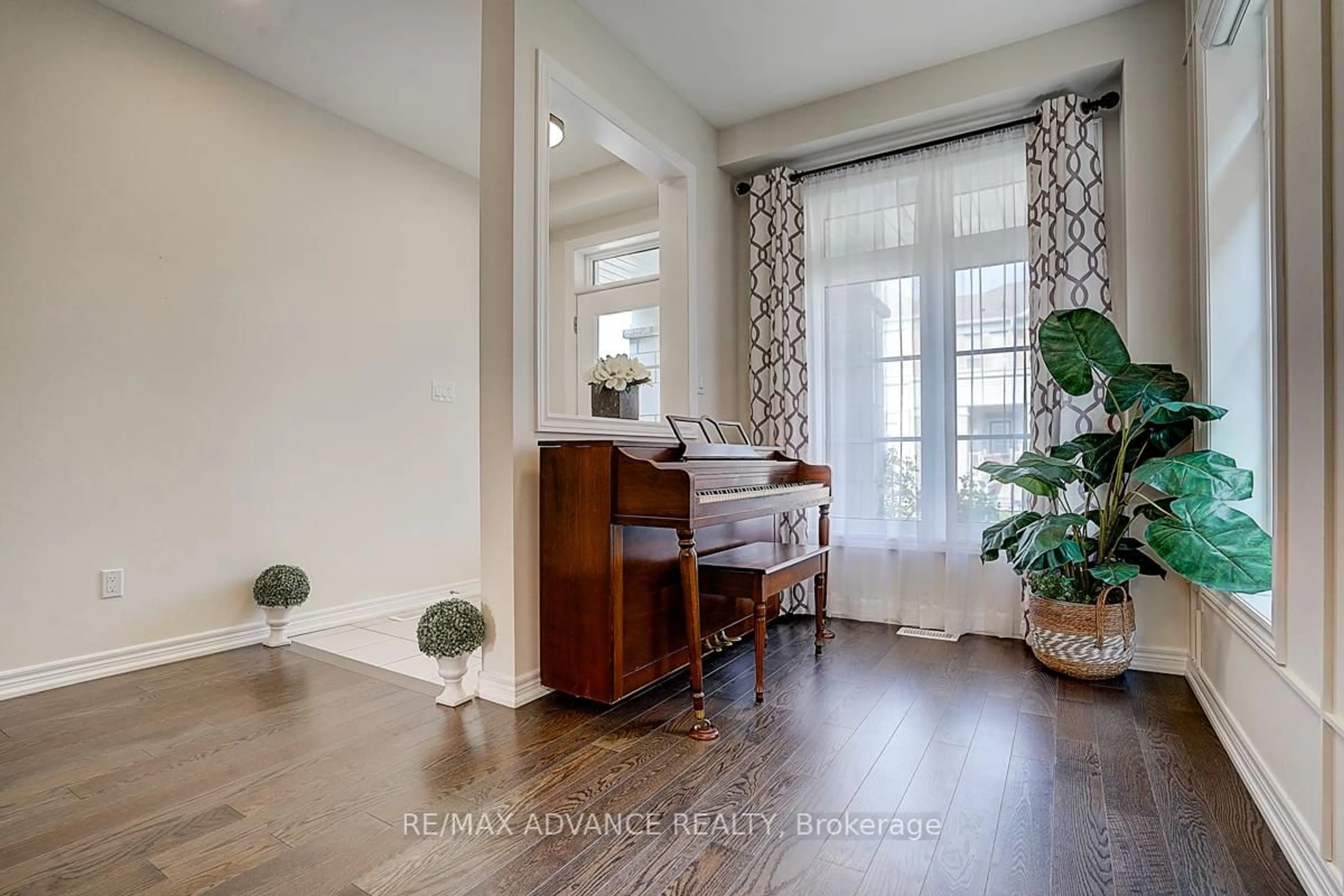 Indoor entryway for 24 Decast Cres, Markham Ontario L6B 1N6