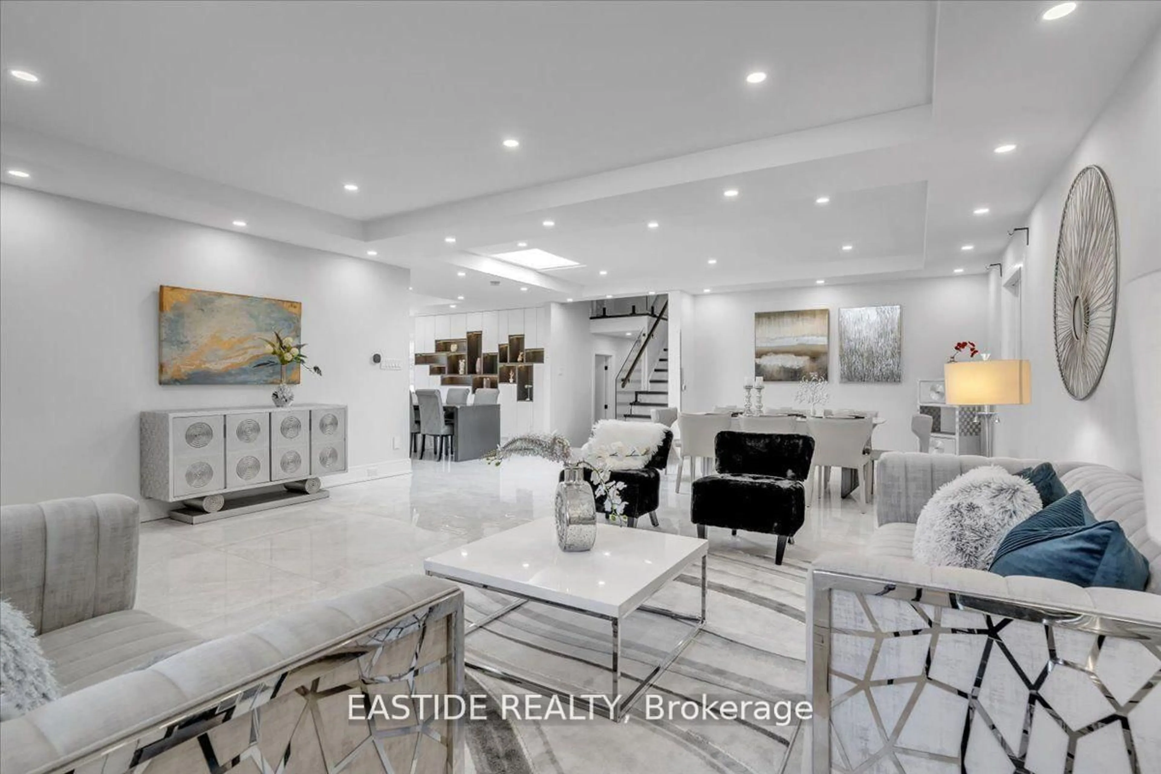Indoor entryway for 80 Sprucewood Dr, Markham Ontario L3T 2R1