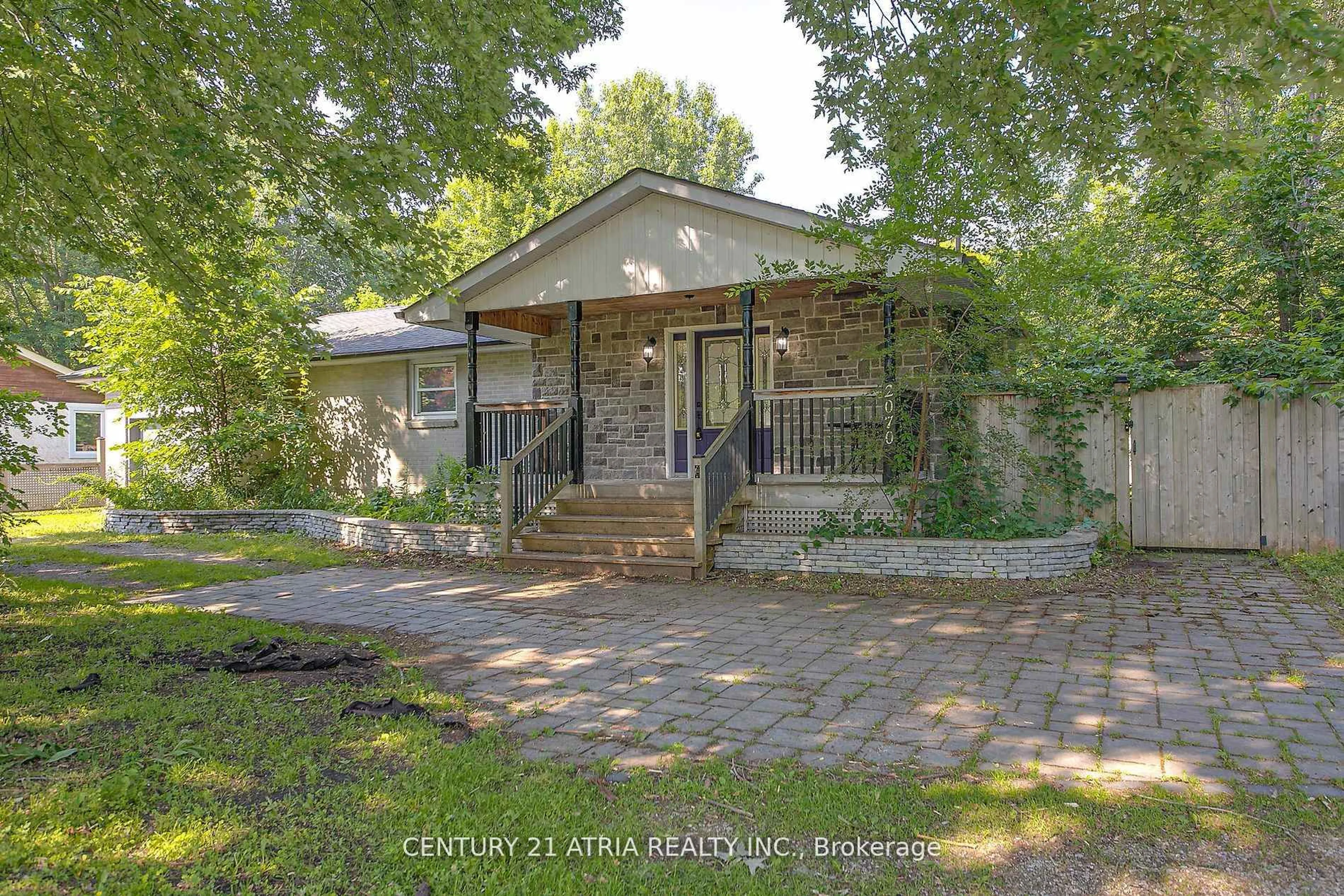 A pic from outside/outdoor area/front of a property/back of a property/a pic from drone, street for 2070 St. Paul Rd, Innisfil Ontario L9S 1V2