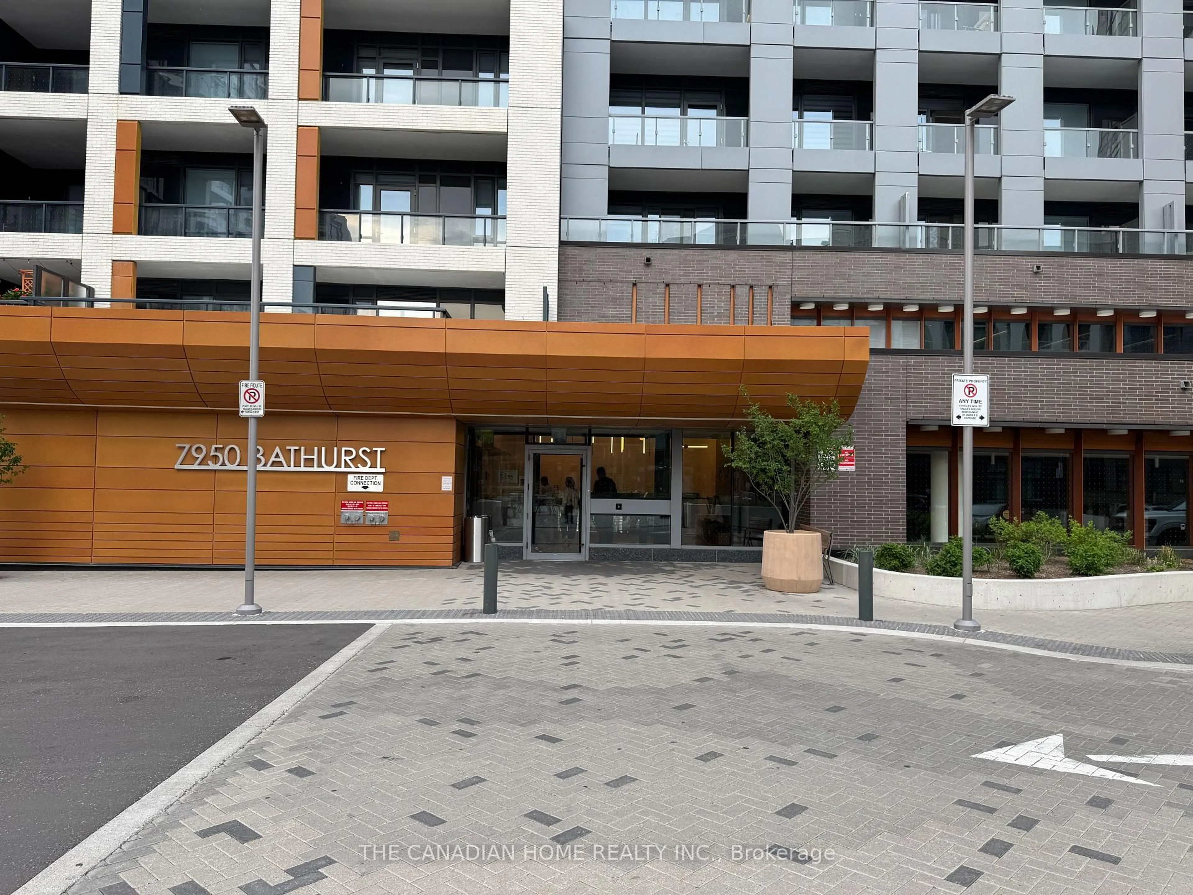 Indoor foyer for 7950 Bathurst St #A820, Vaughan Ontario L4J 0L4
