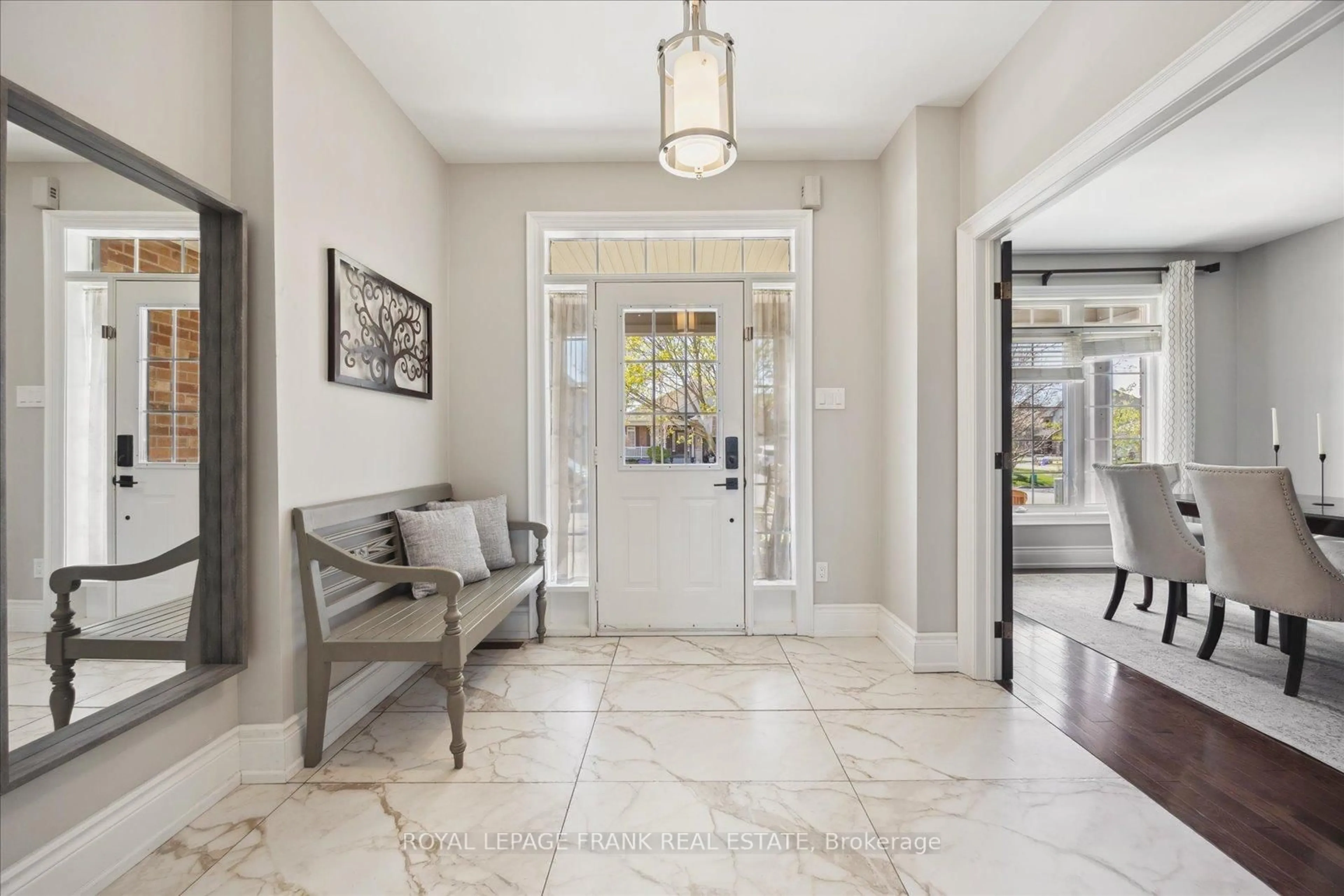 Indoor entryway for 21 Brownscombe Cres, Uxbridge Ontario L9P 1Y1