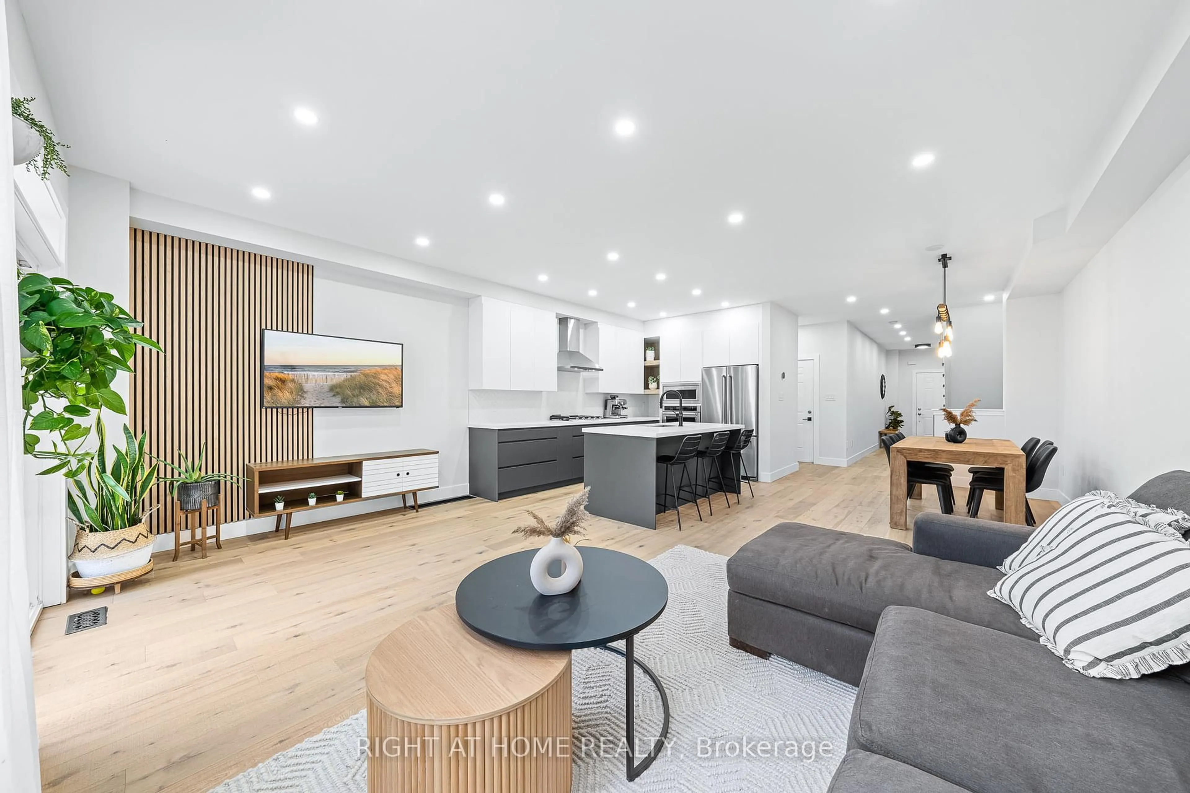 Open concept kitchen, wood/laminate floor for 8777 Dufferin St #13, Vaughan Ontario L4J 8W3