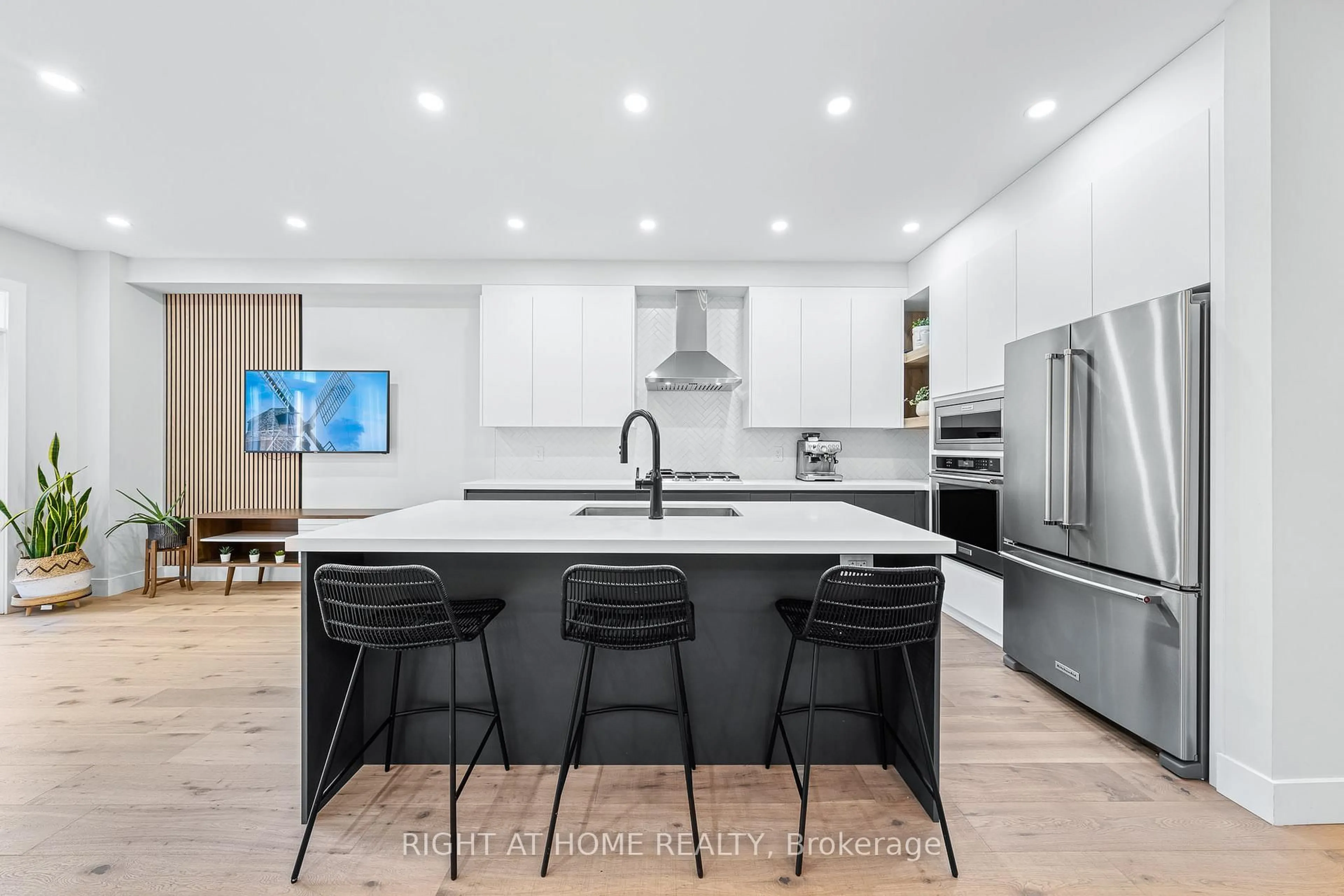 Open concept kitchen, ceramic/tile floor for 8777 Dufferin St #13, Vaughan Ontario L4J 8W3