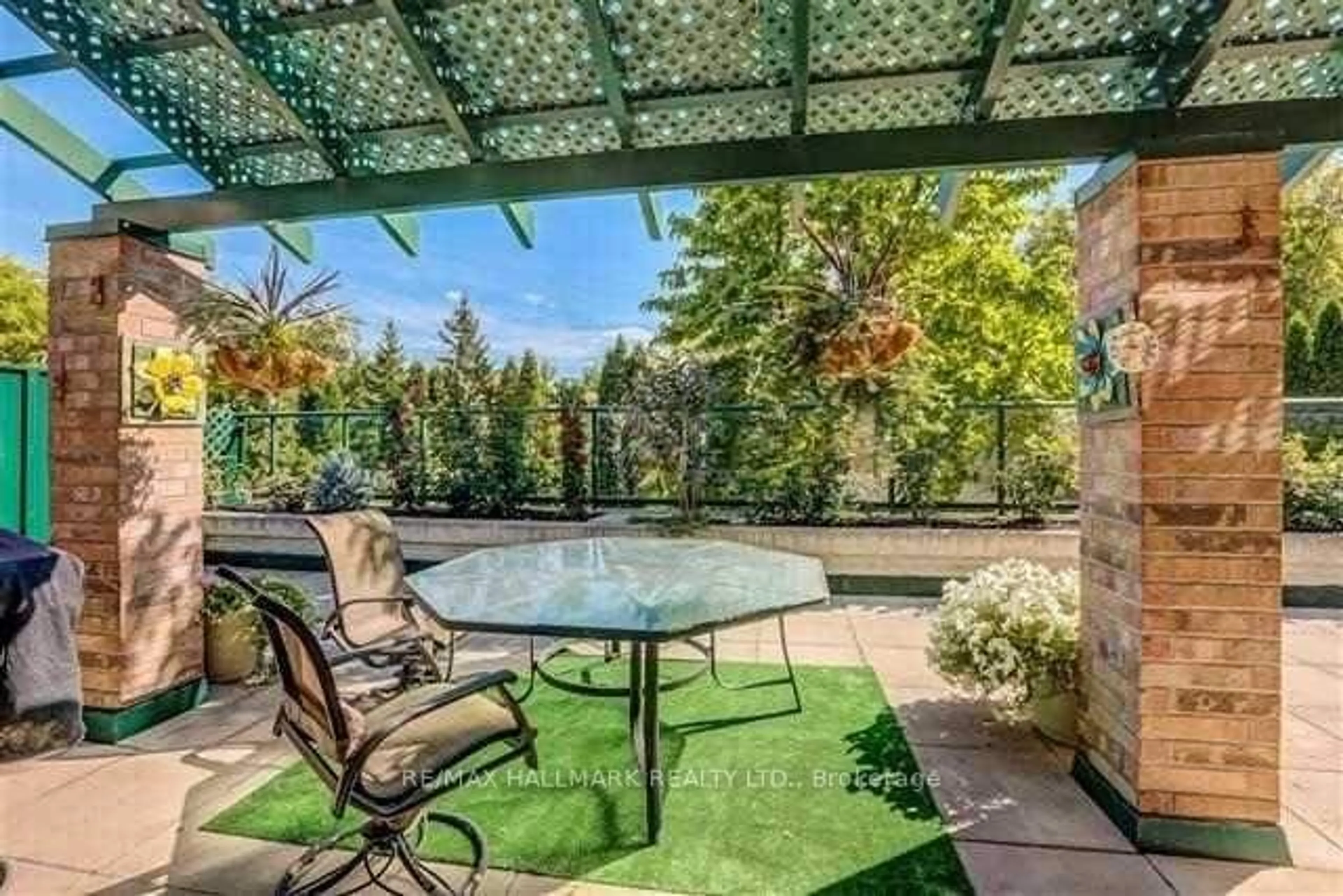 Patio, street for 121 Woodbridge Ave #122, Vaughan Ontario L4L 9E3