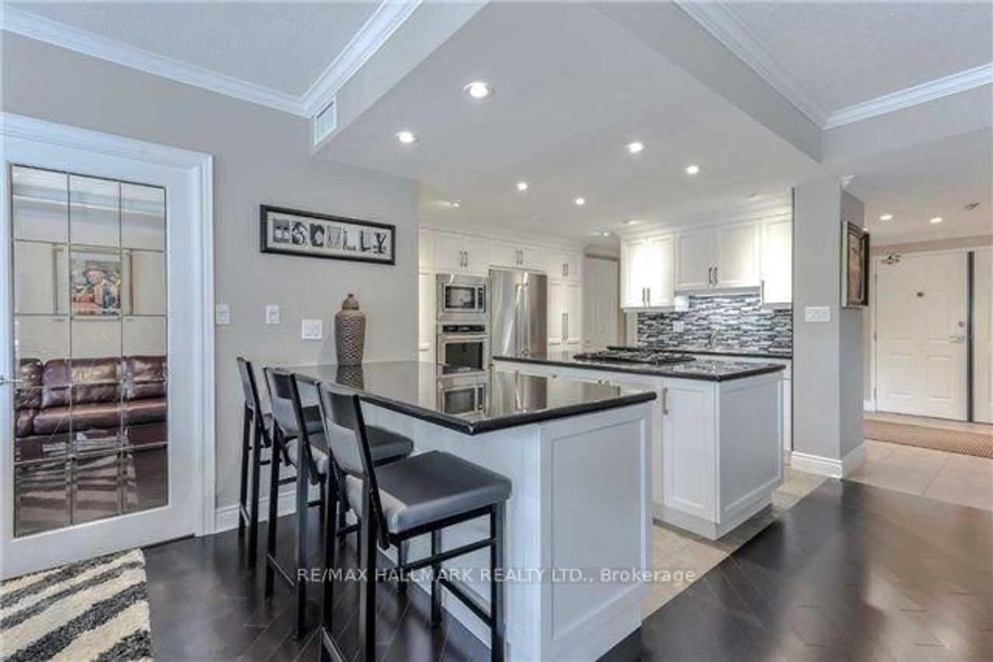 Open concept kitchen, ceramic/tile floor for 121 Woodbridge Ave #122, Vaughan Ontario L4L 9E3